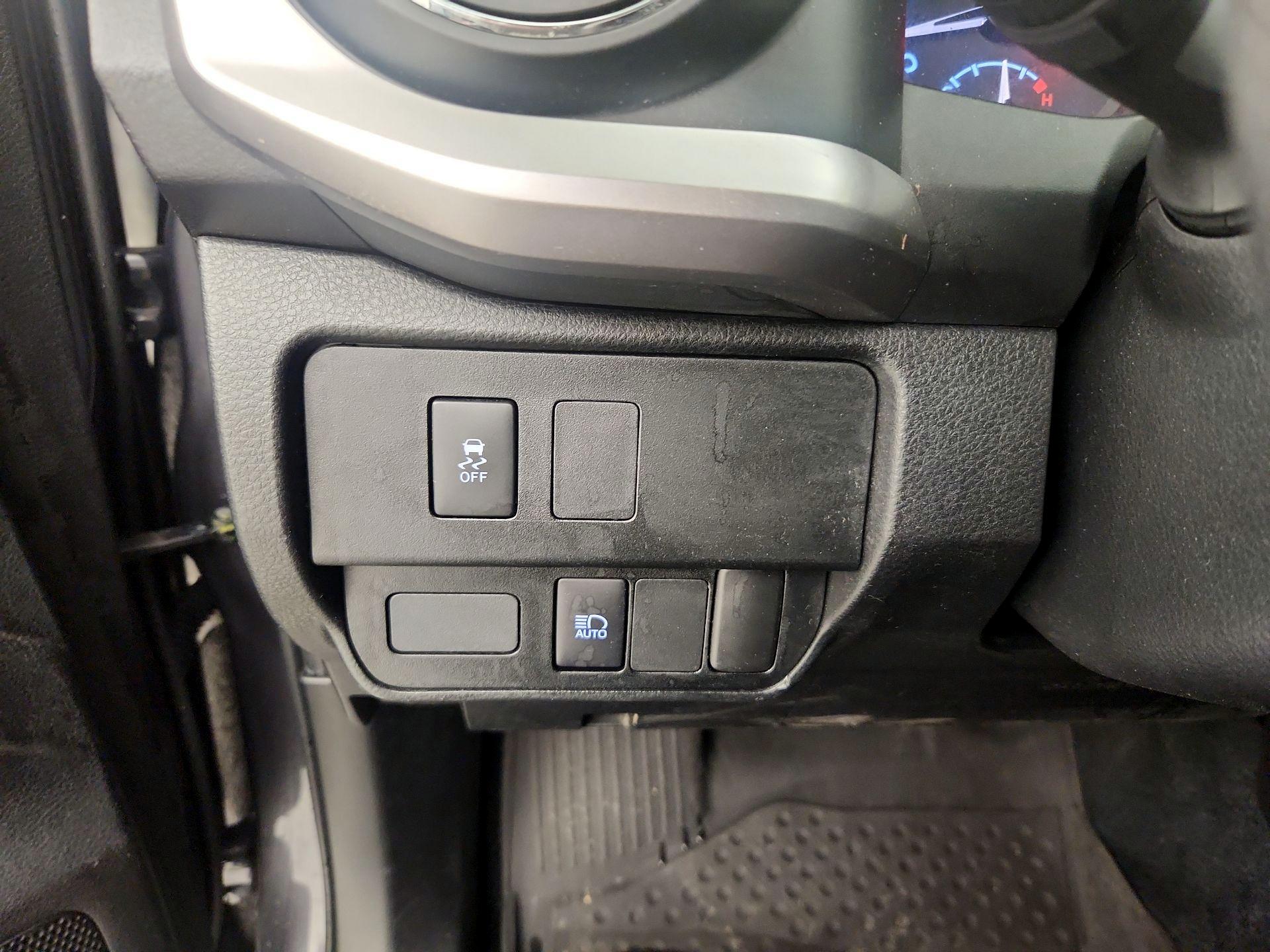 Thumbnail: 2022 Toyota Tacoma - 13