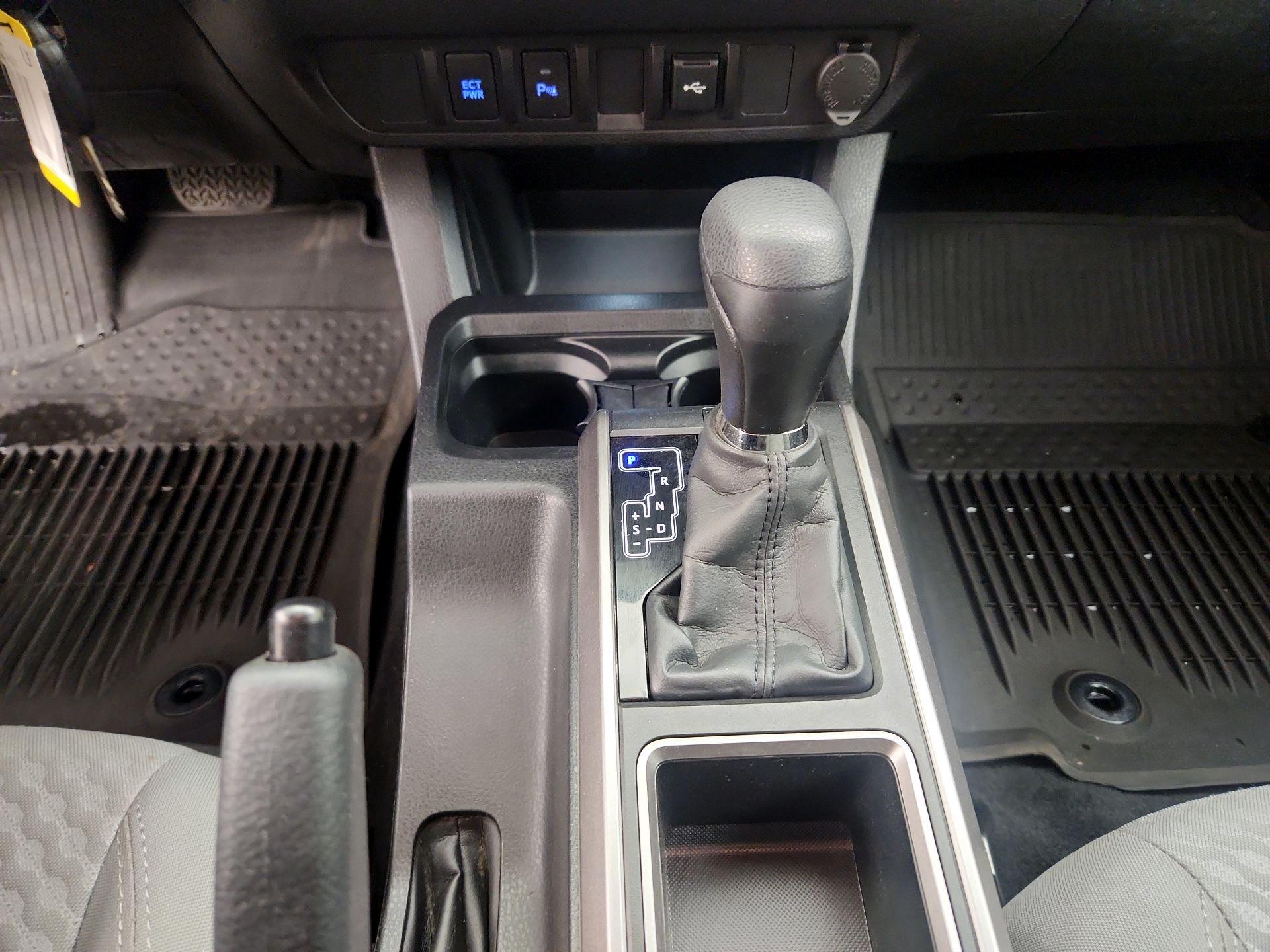 Thumbnail: 2022 Toyota Tacoma - 18