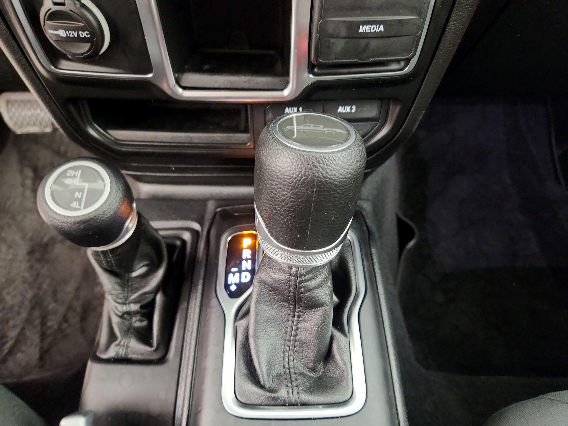 Thumbnail: 2021 Jeep Gladiator - 17