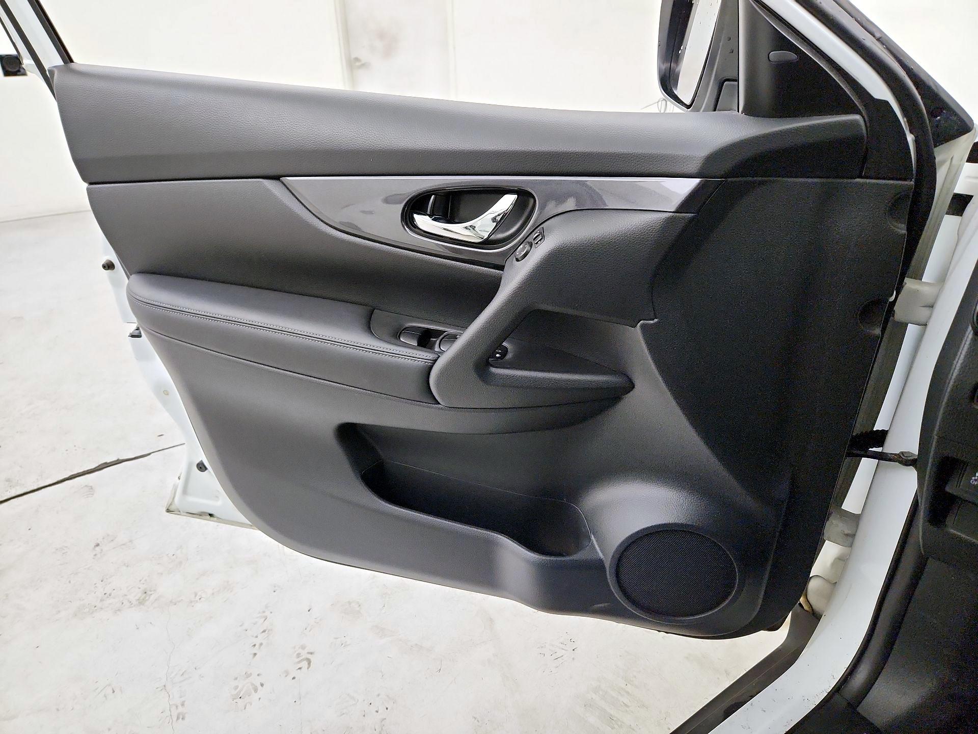 Thumbnail: 2019 Nissan Rogue - 12