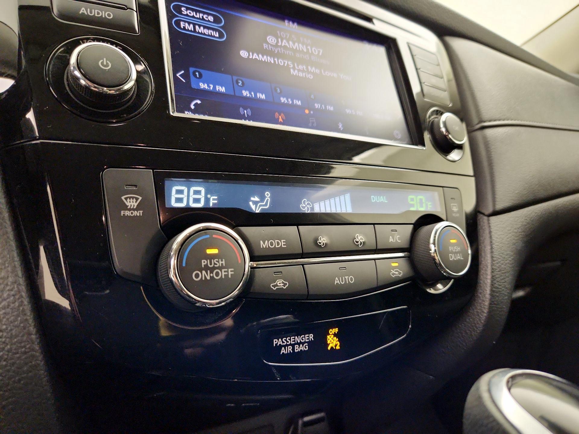 Thumbnail: 2019 Nissan Rogue - 16