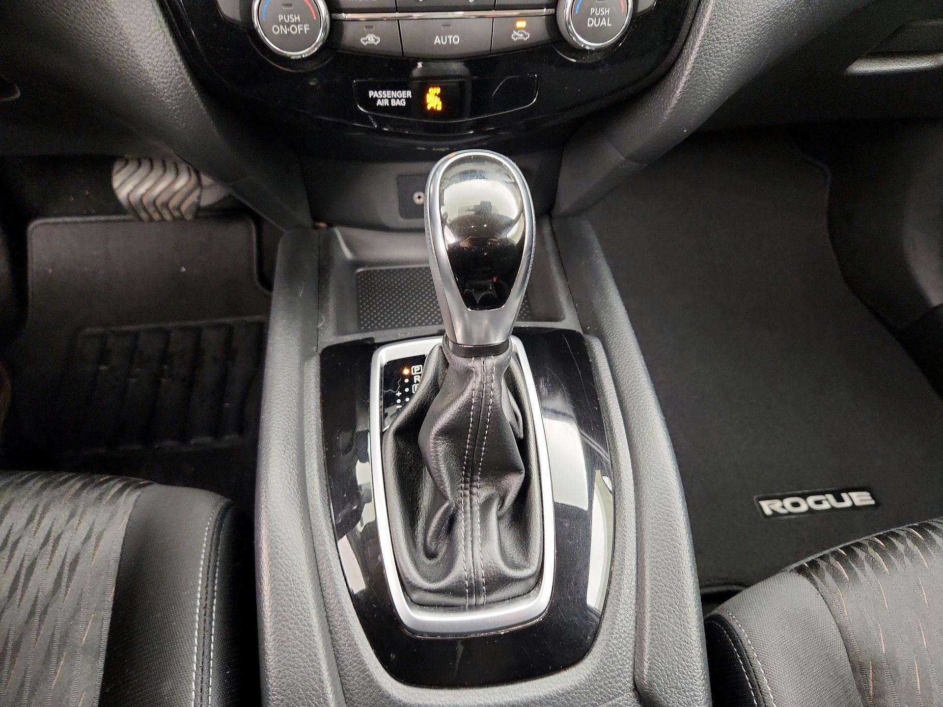 Thumbnail: 2019 Nissan Rogue - 17