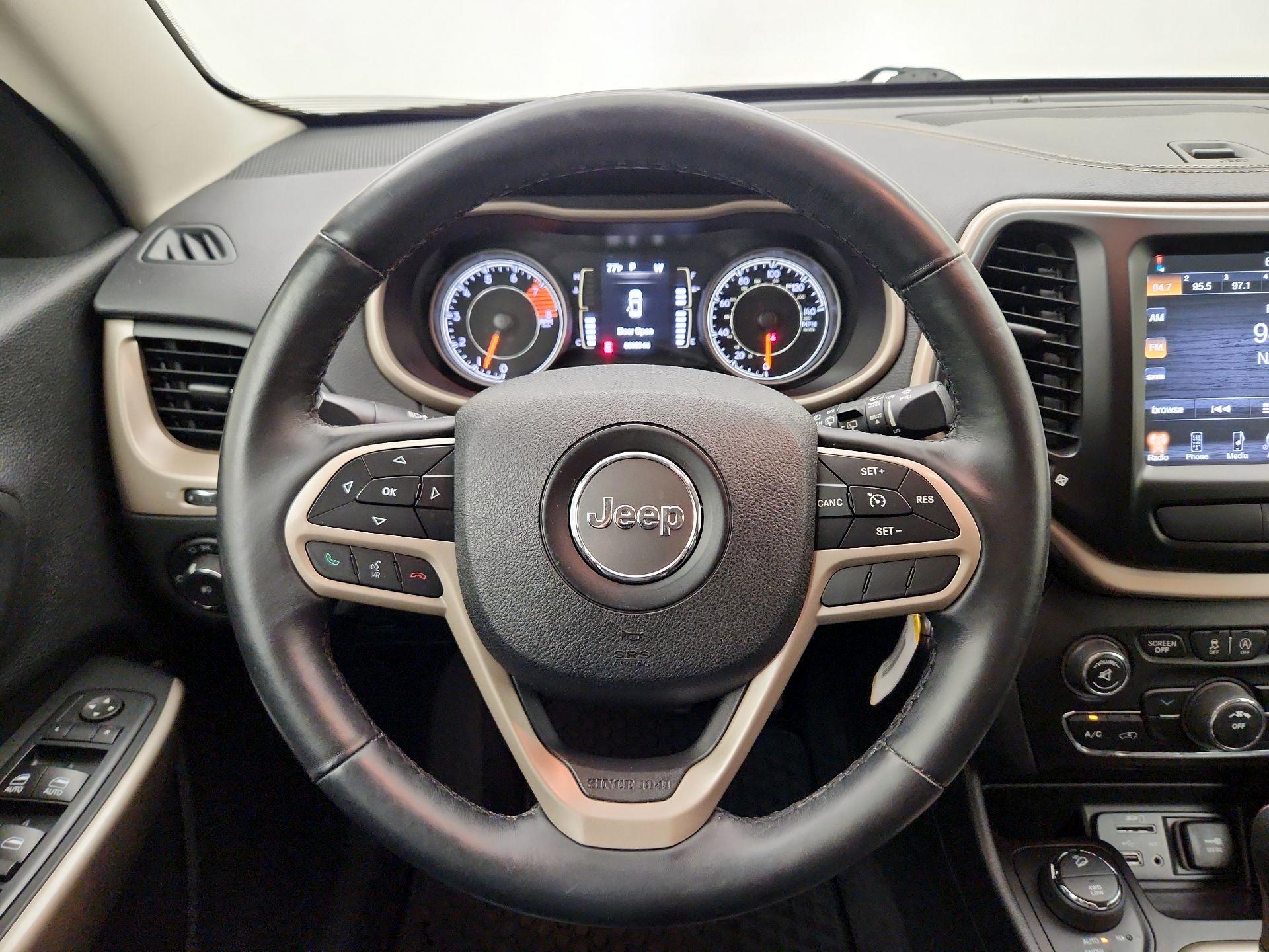 Thumbnail: 2017 Jeep Cherokee - 10