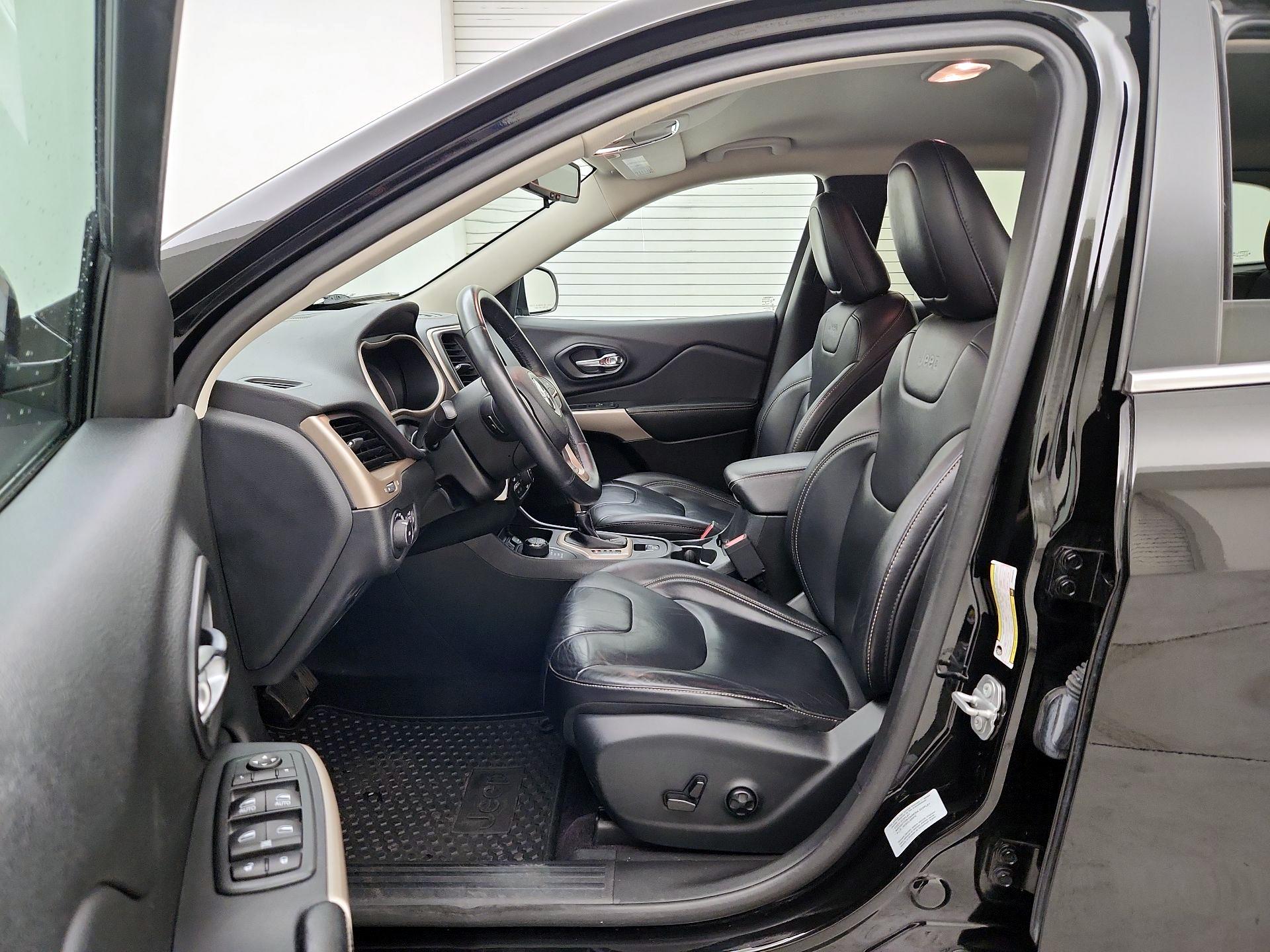 Thumbnail: 2017 Jeep Cherokee - 11