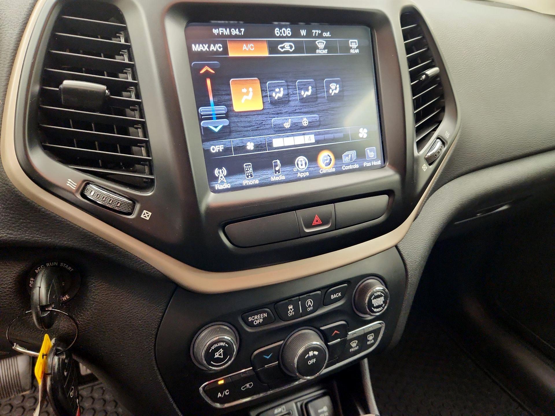 Thumbnail: 2017 Jeep Cherokee - 16