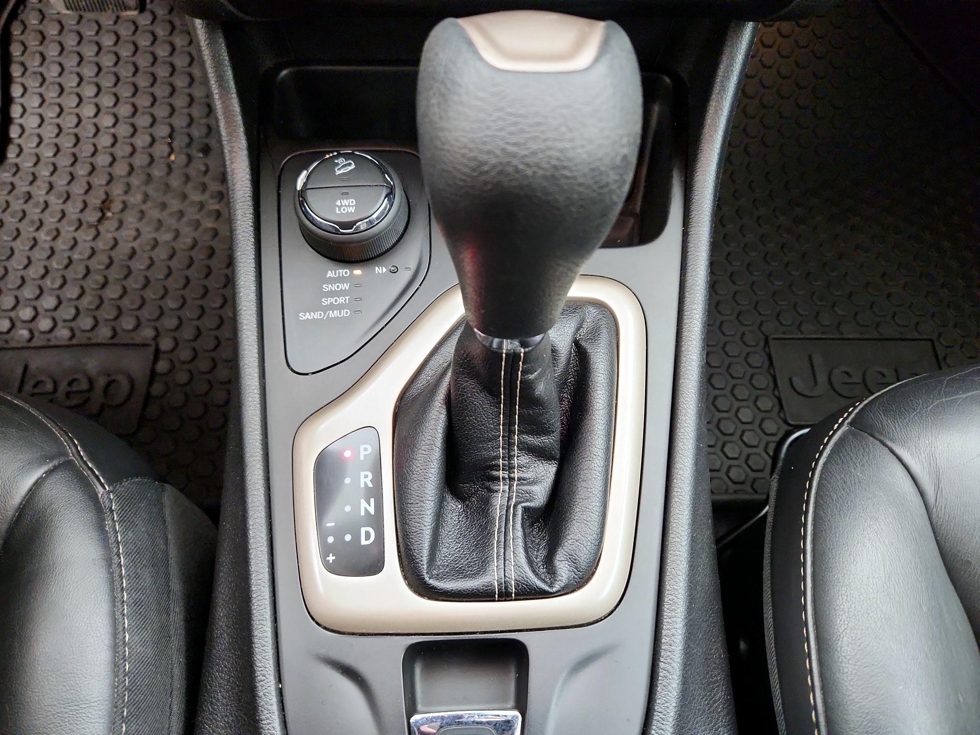 Thumbnail: 2017 Jeep Cherokee - 17