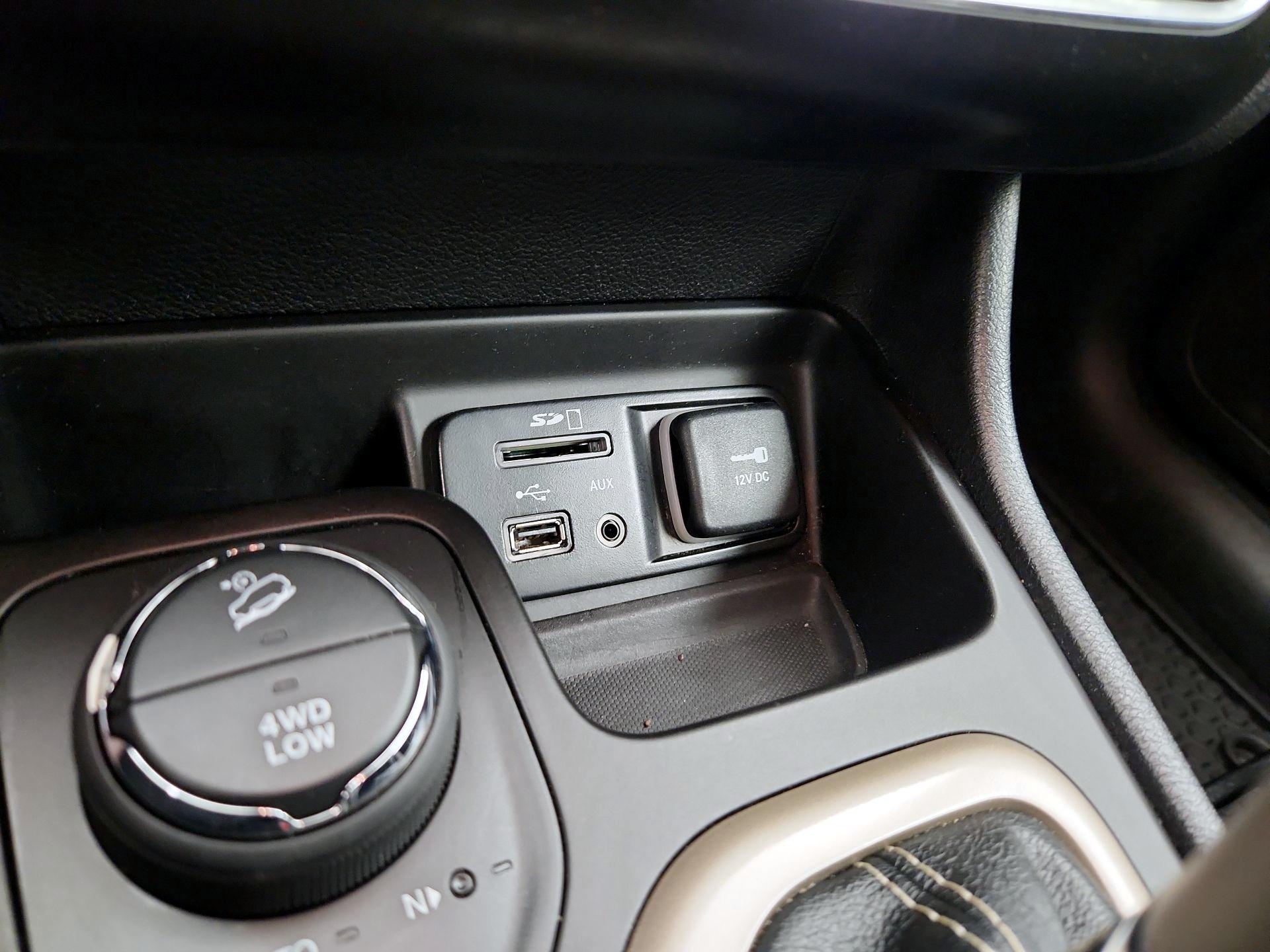 Thumbnail: 2017 Jeep Cherokee - 18