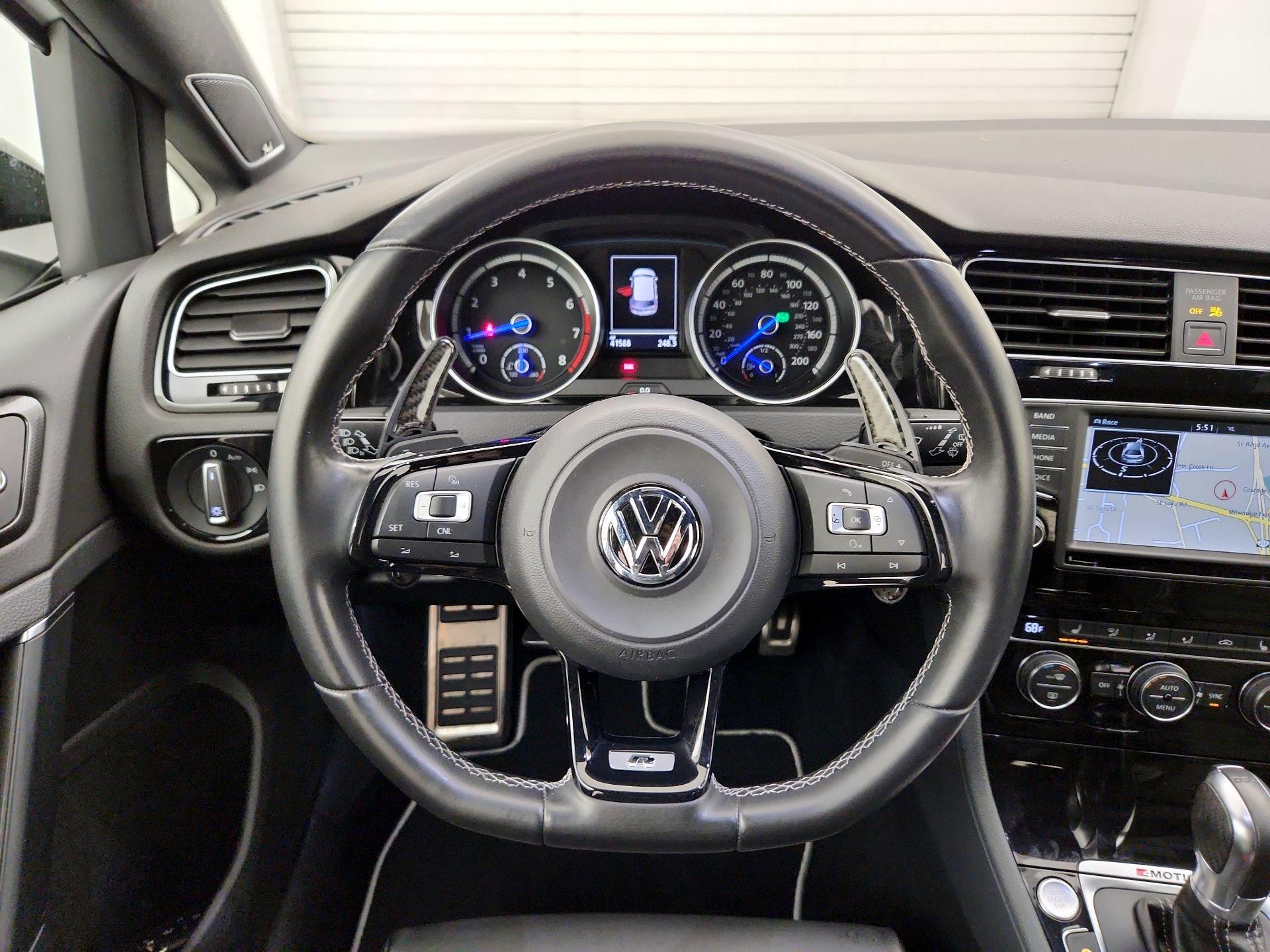 Thumbnail: 2016 Volkswagen Golf - 10