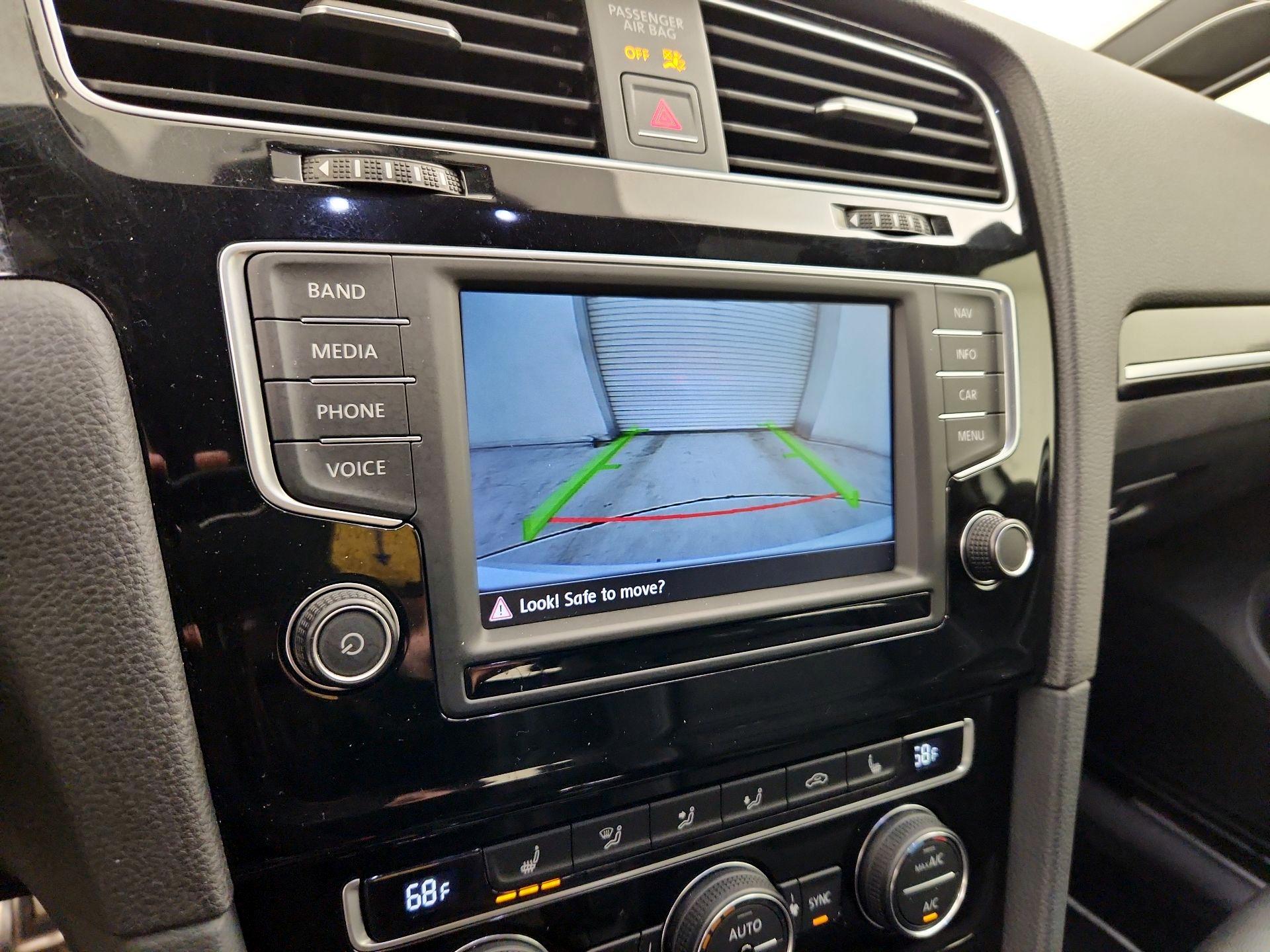 Thumbnail: 2016 Volkswagen Golf - 15