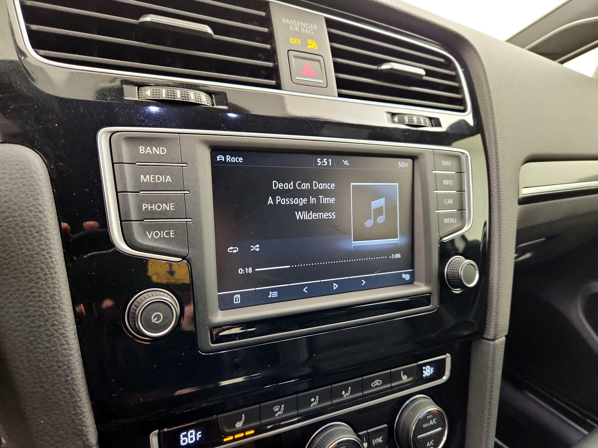 Thumbnail: 2016 Volkswagen Golf - 16