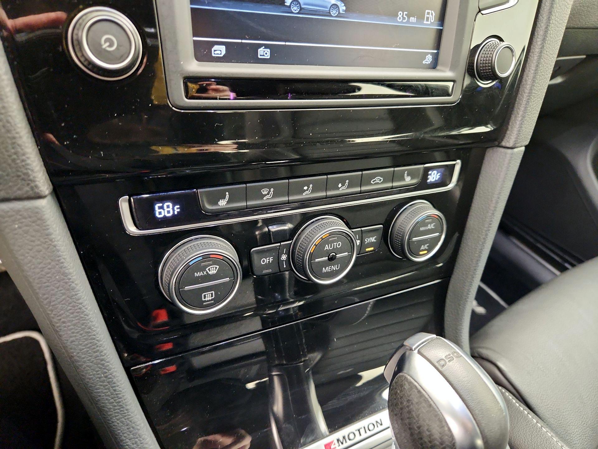 Thumbnail: 2016 Volkswagen Golf - 17