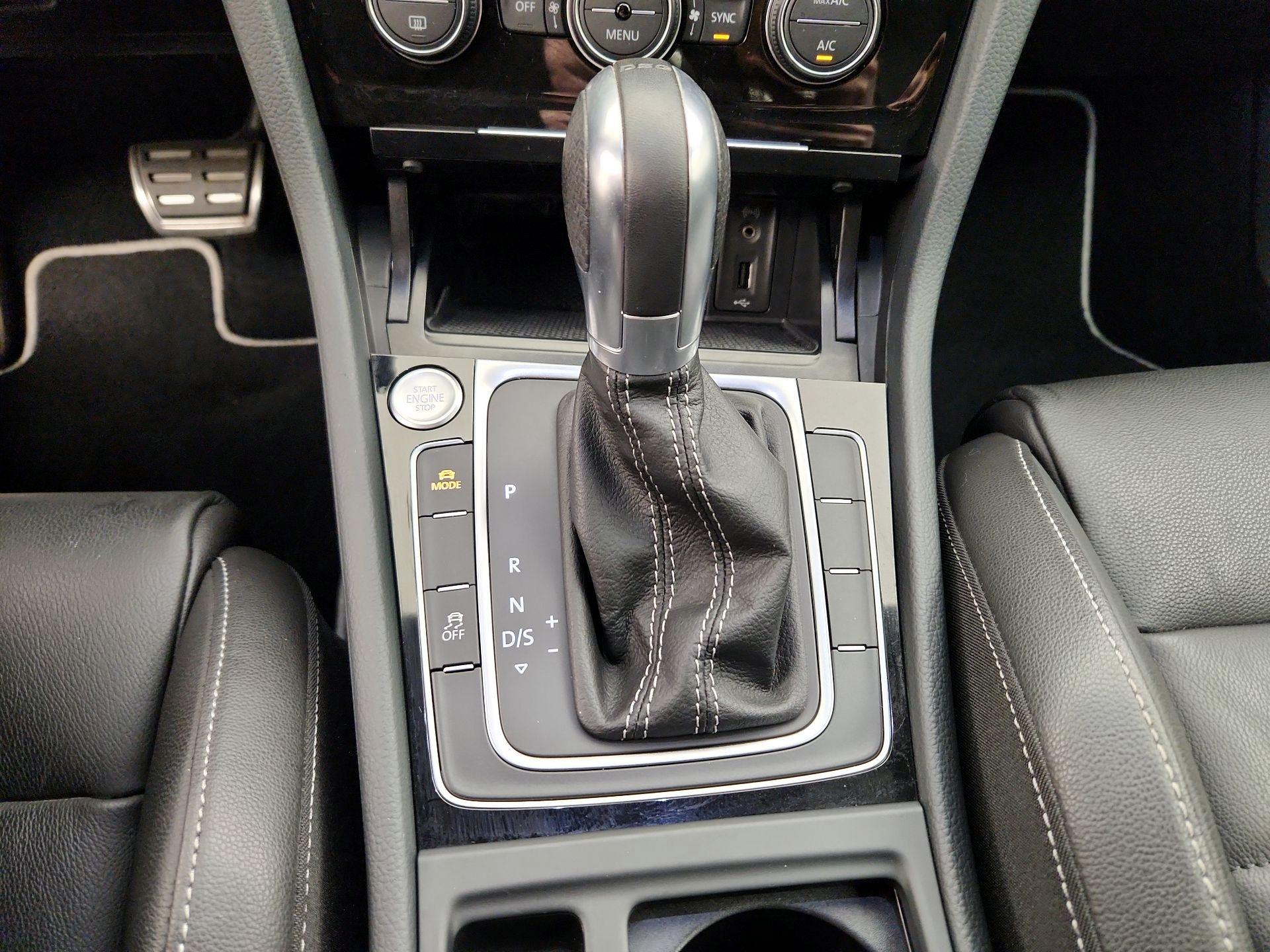 Thumbnail: 2016 Volkswagen Golf - 18