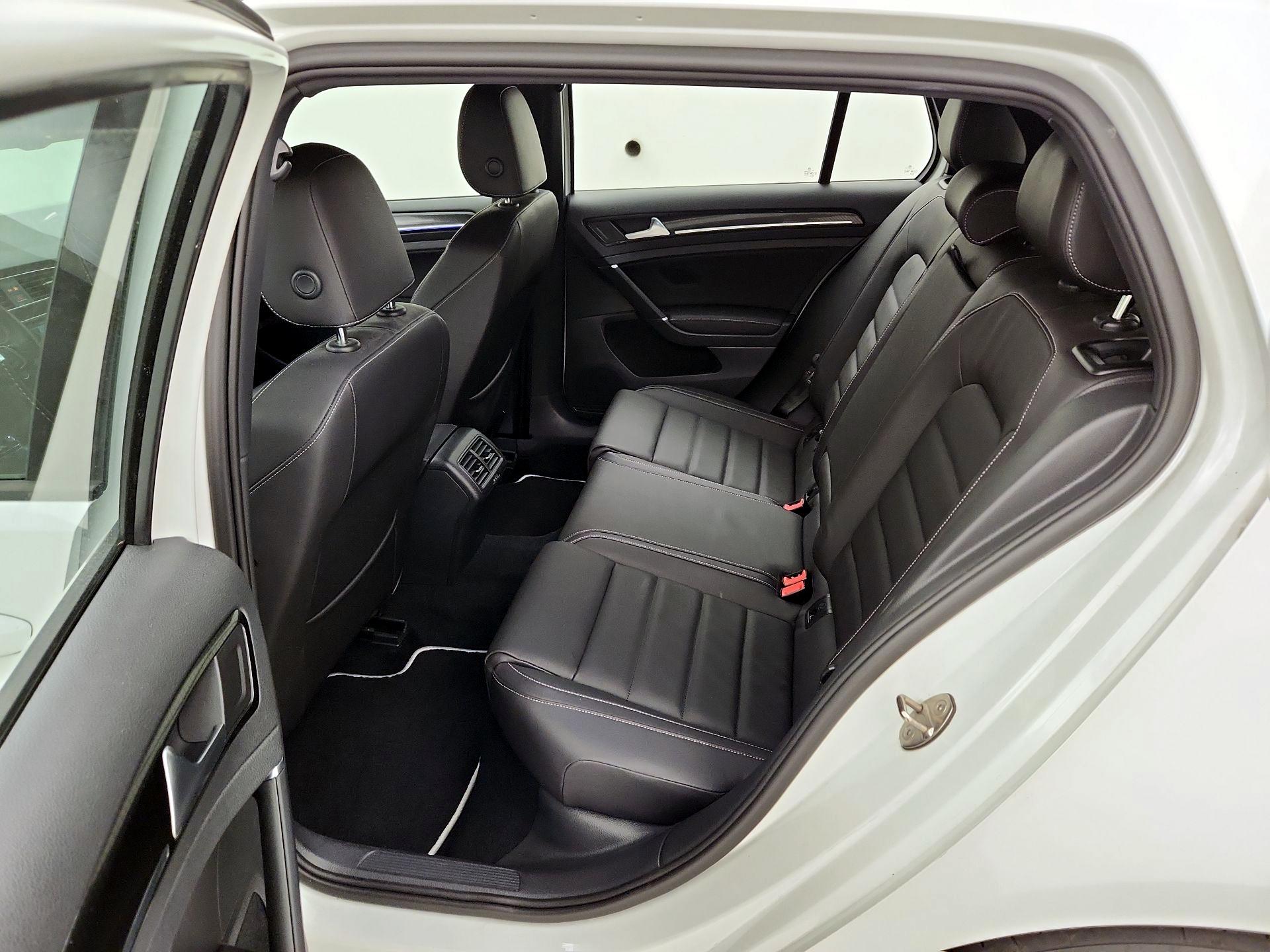 Thumbnail: 2016 Volkswagen Golf - 20