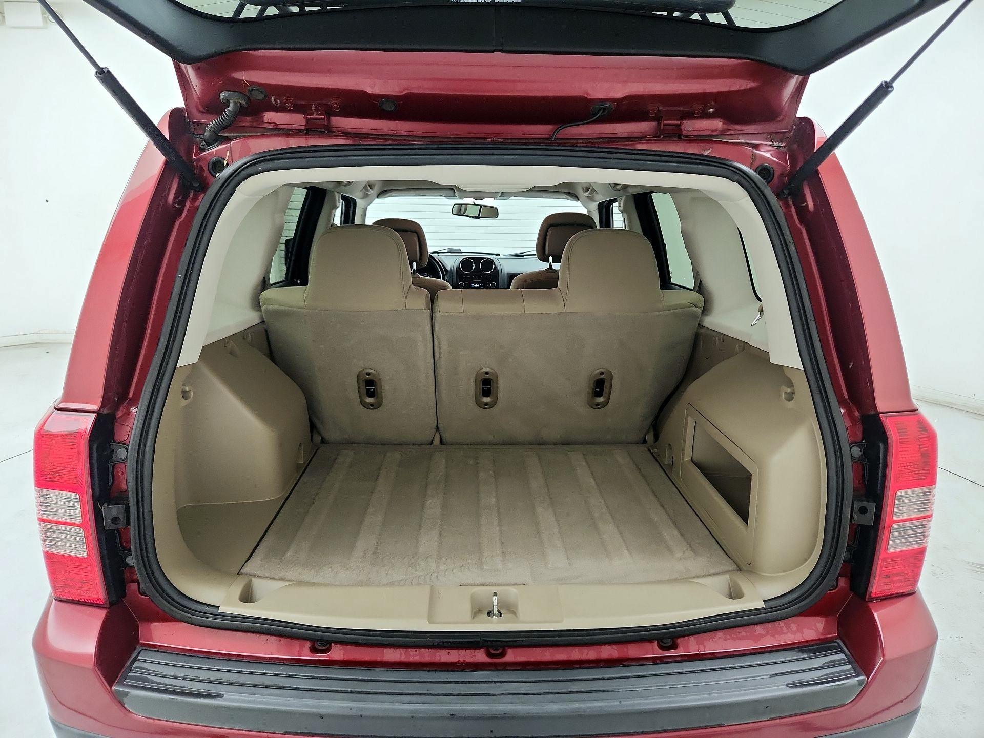 Thumbnail: 2014 Jeep Patriot - 18