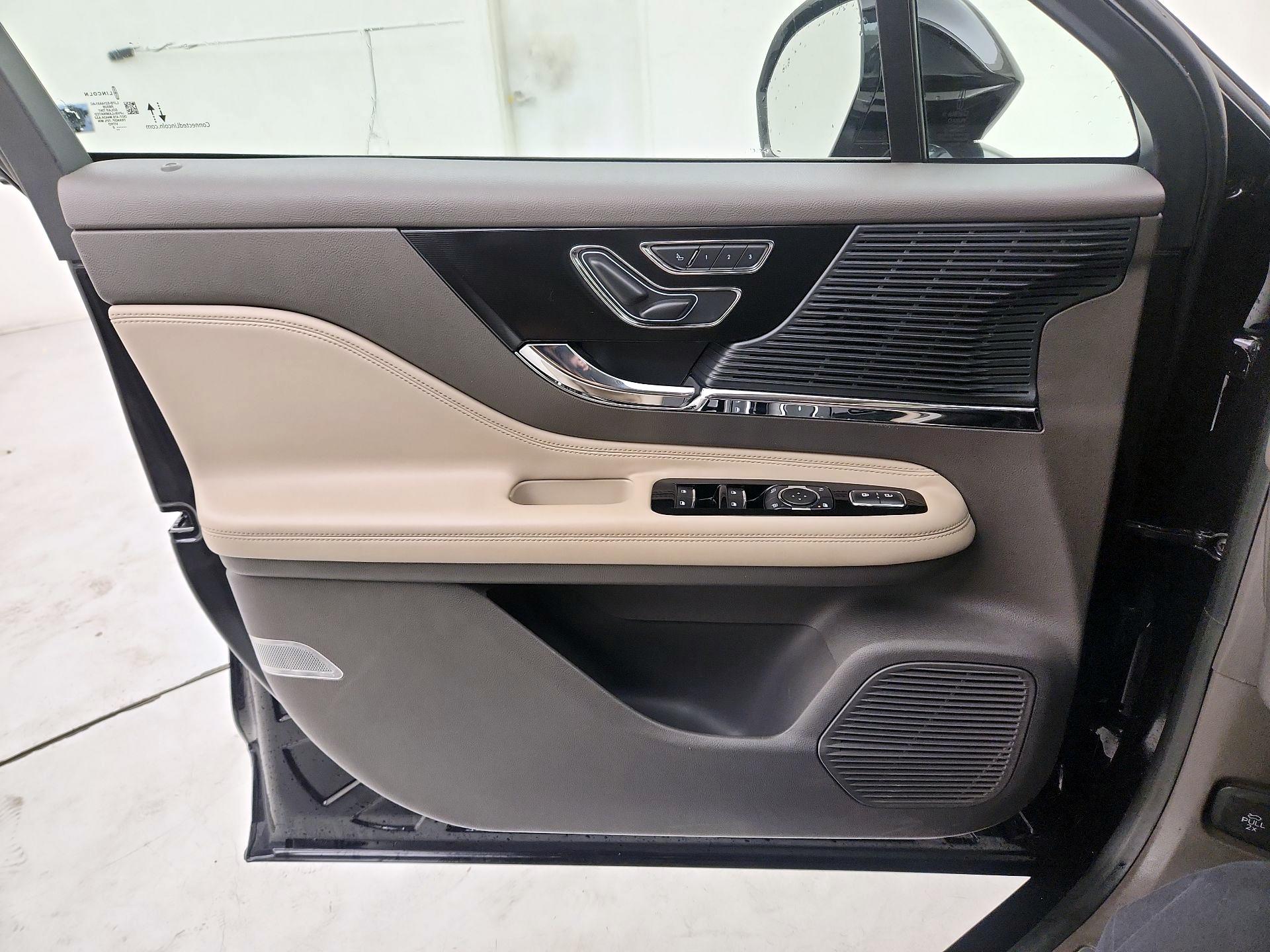 Thumbnail: 2020 Lincoln Corsair - 12