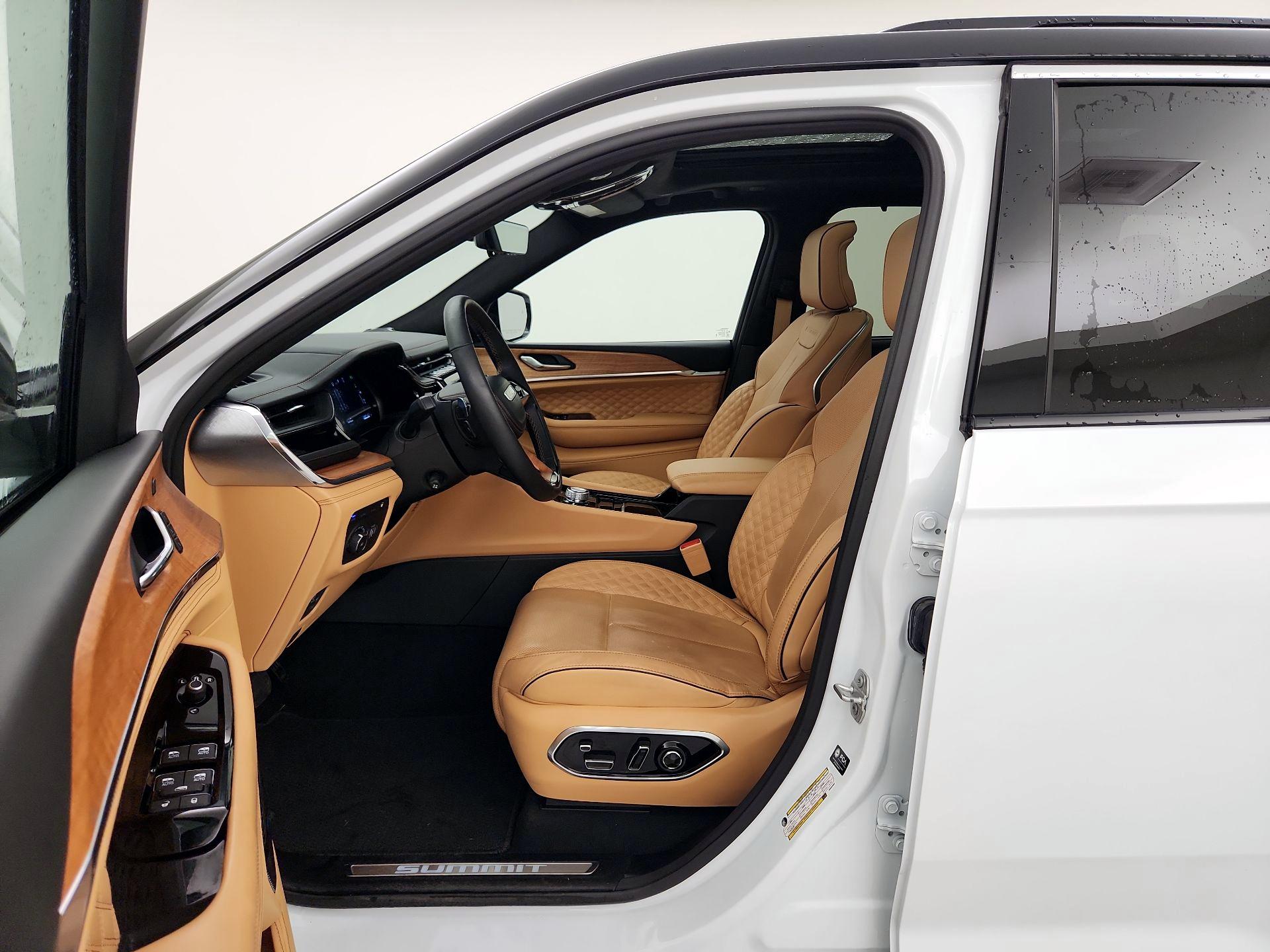 Thumbnail: 2024 Jeep Grand Cherokee - 11