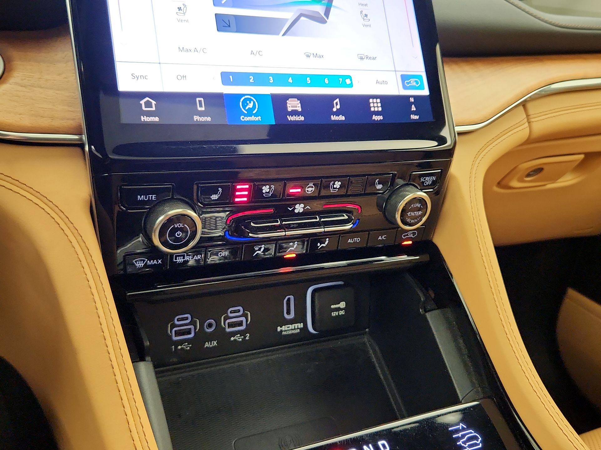 Thumbnail: 2024 Jeep Grand Cherokee - 17