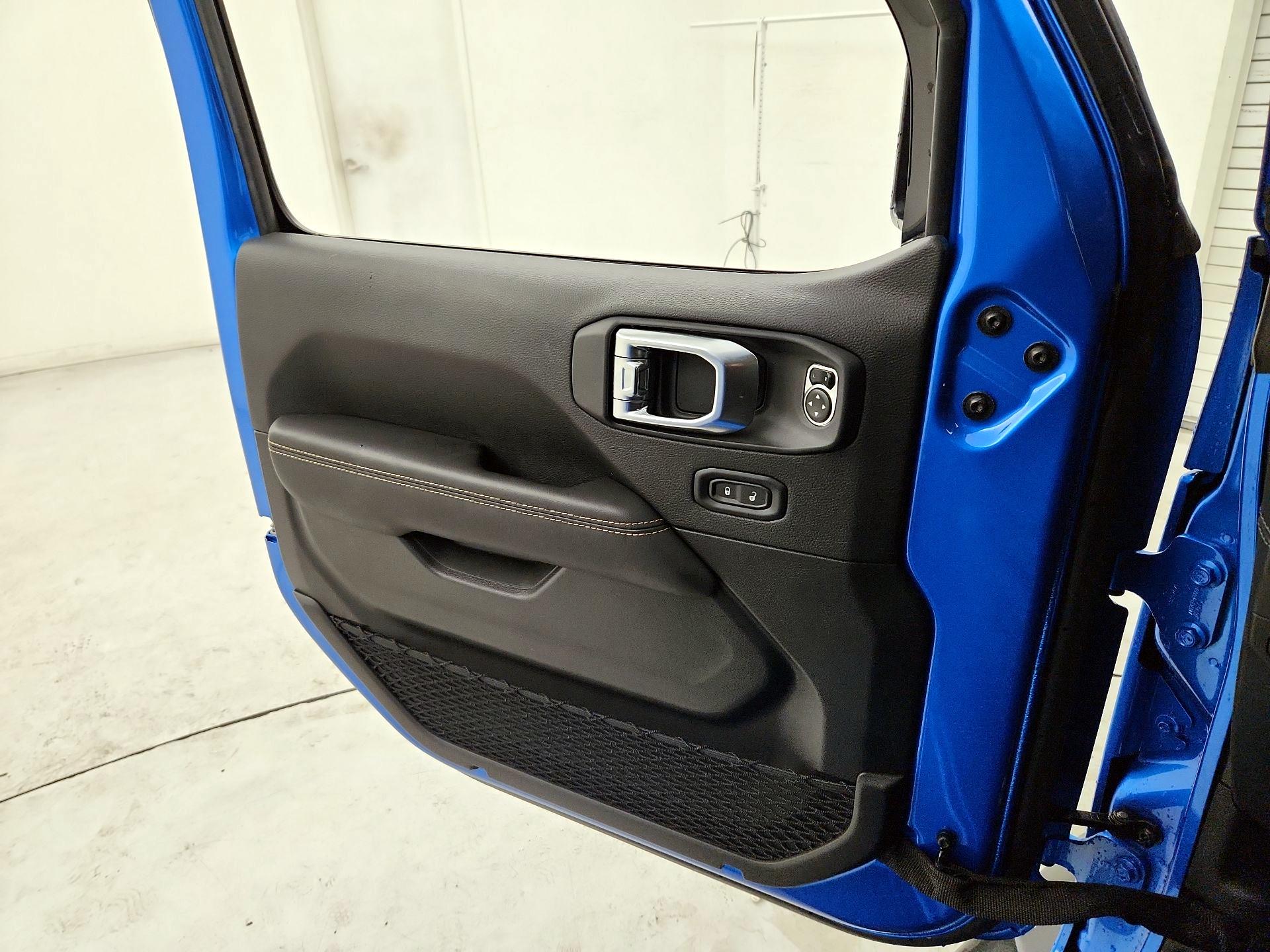 Thumbnail: 2025 Jeep Gladiator - 12