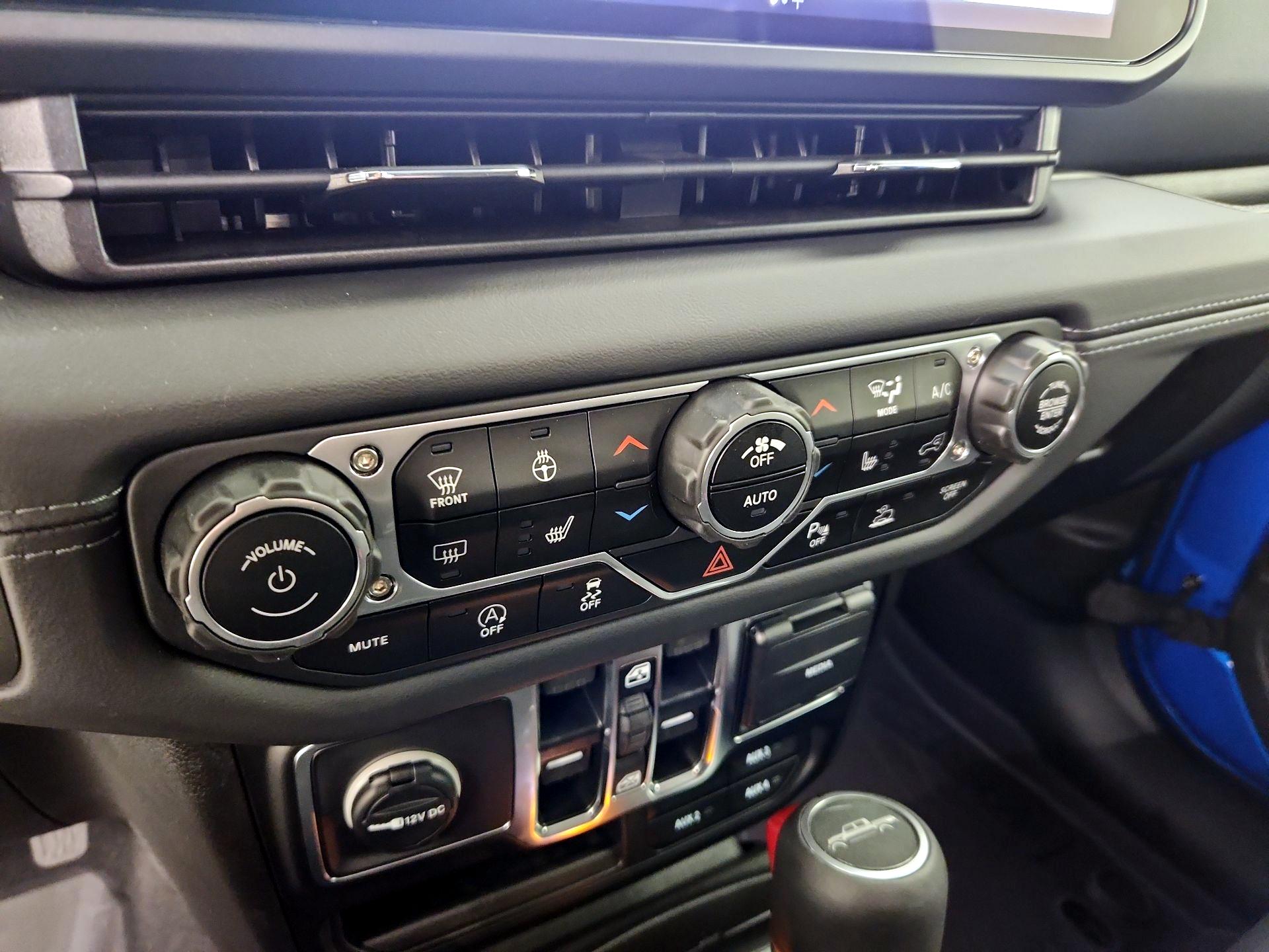 Thumbnail: 2025 Jeep Gladiator - 17