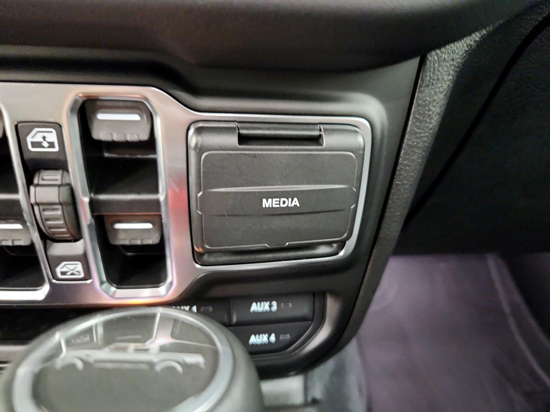 Thumbnail: 2025 Jeep Gladiator - 19