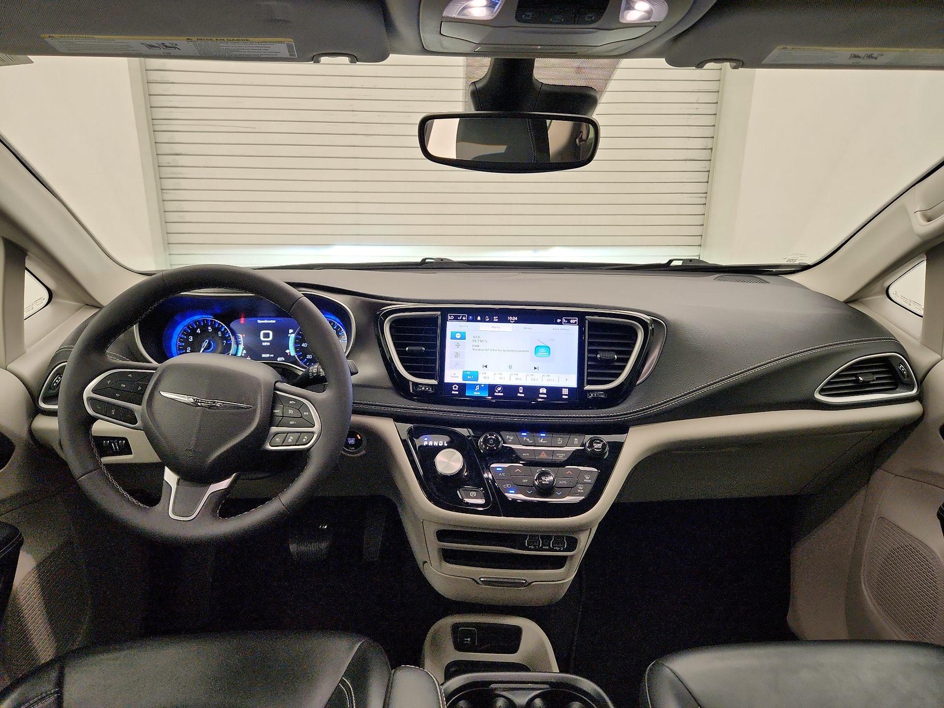 Thumbnail: 2023 Chrysler Pacifica - 9