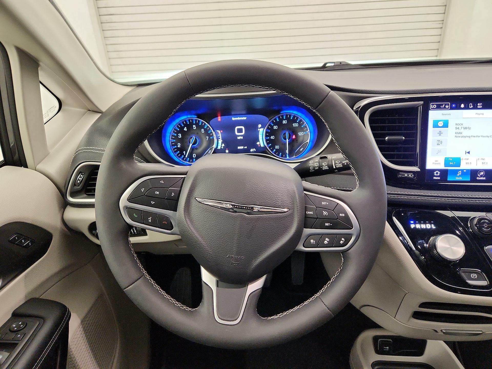 Thumbnail: 2023 Chrysler Pacifica - 10