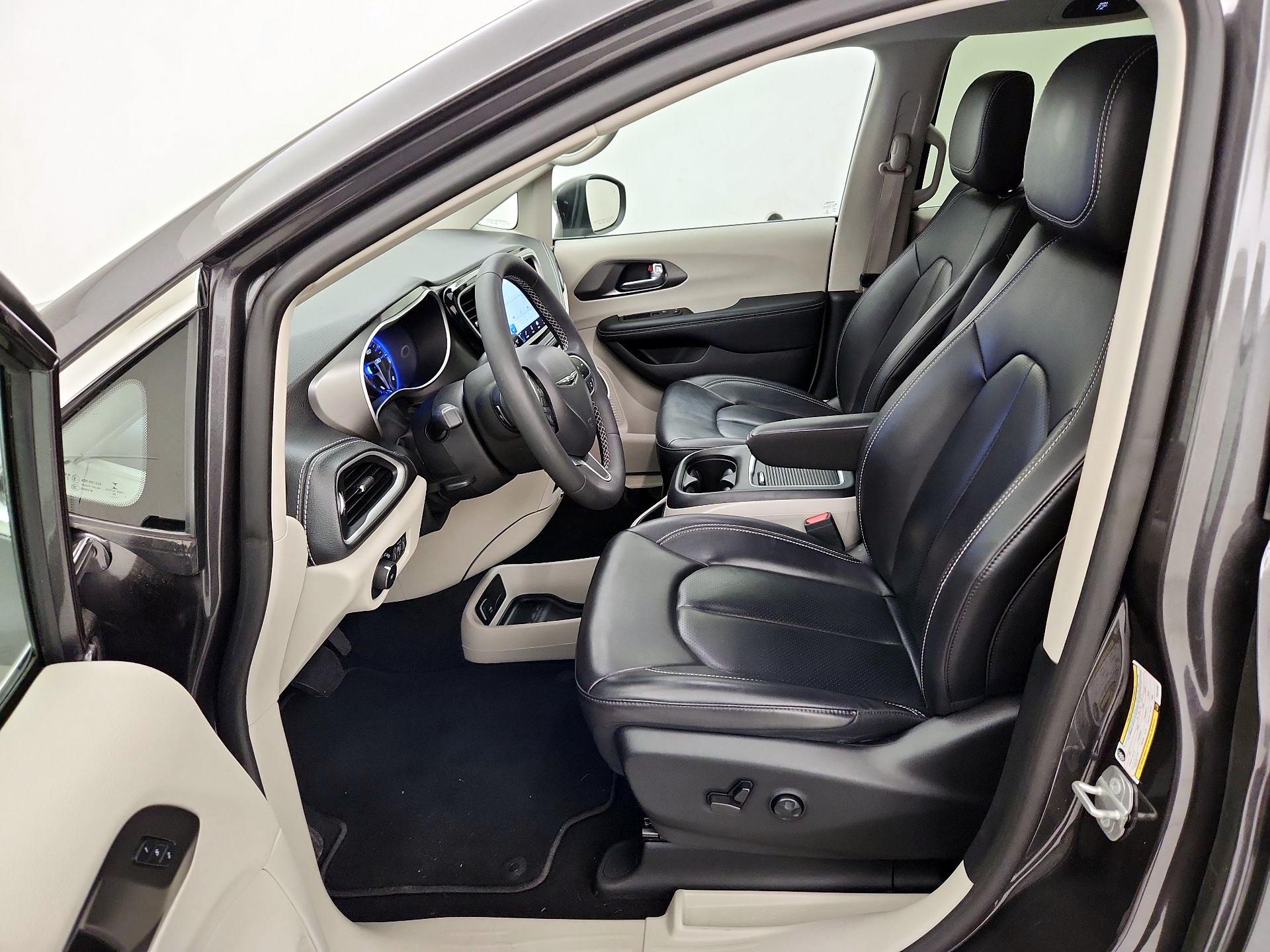 Thumbnail: 2023 Chrysler Pacifica - 11