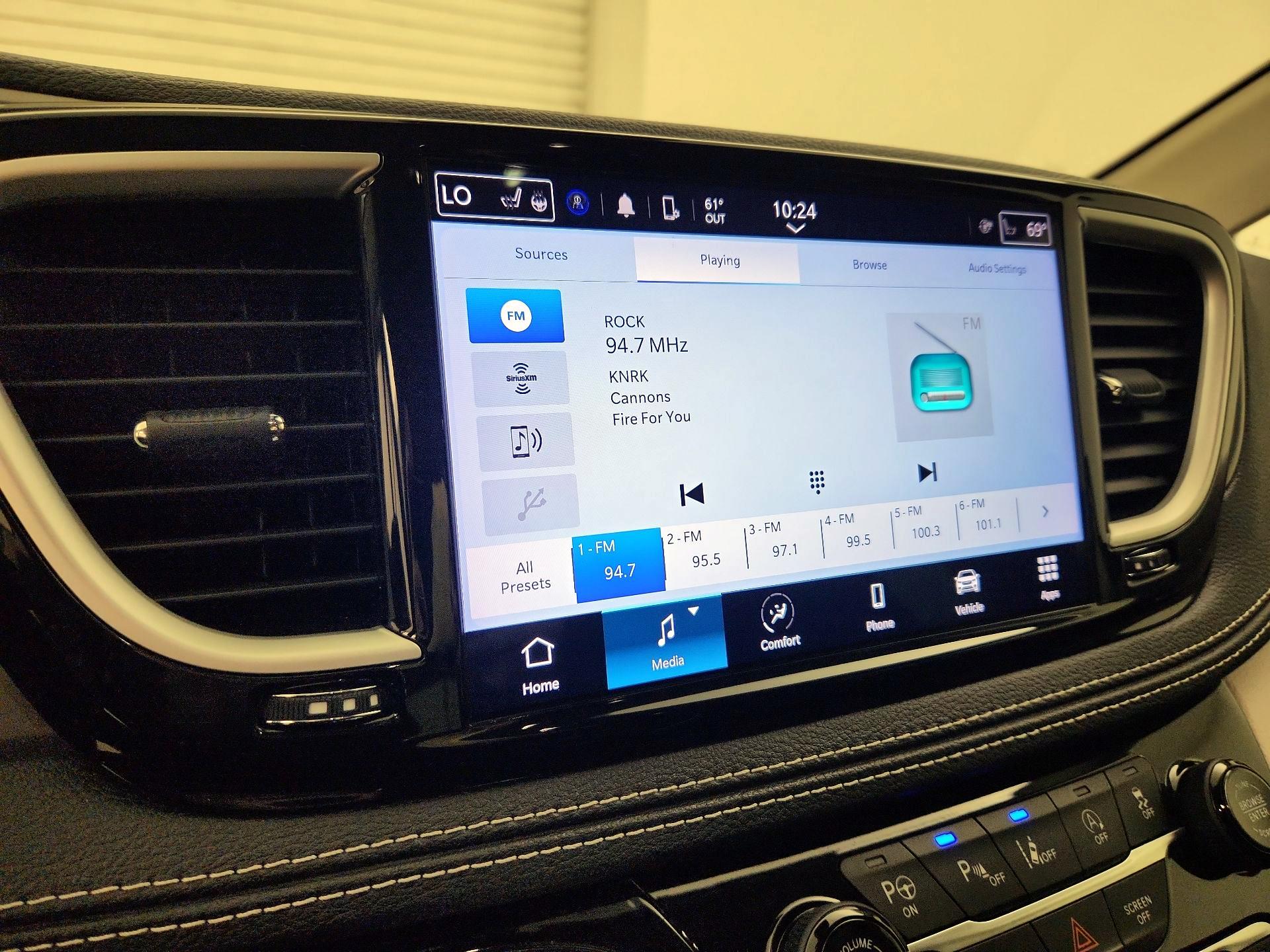 Thumbnail: 2023 Chrysler Pacifica - 15