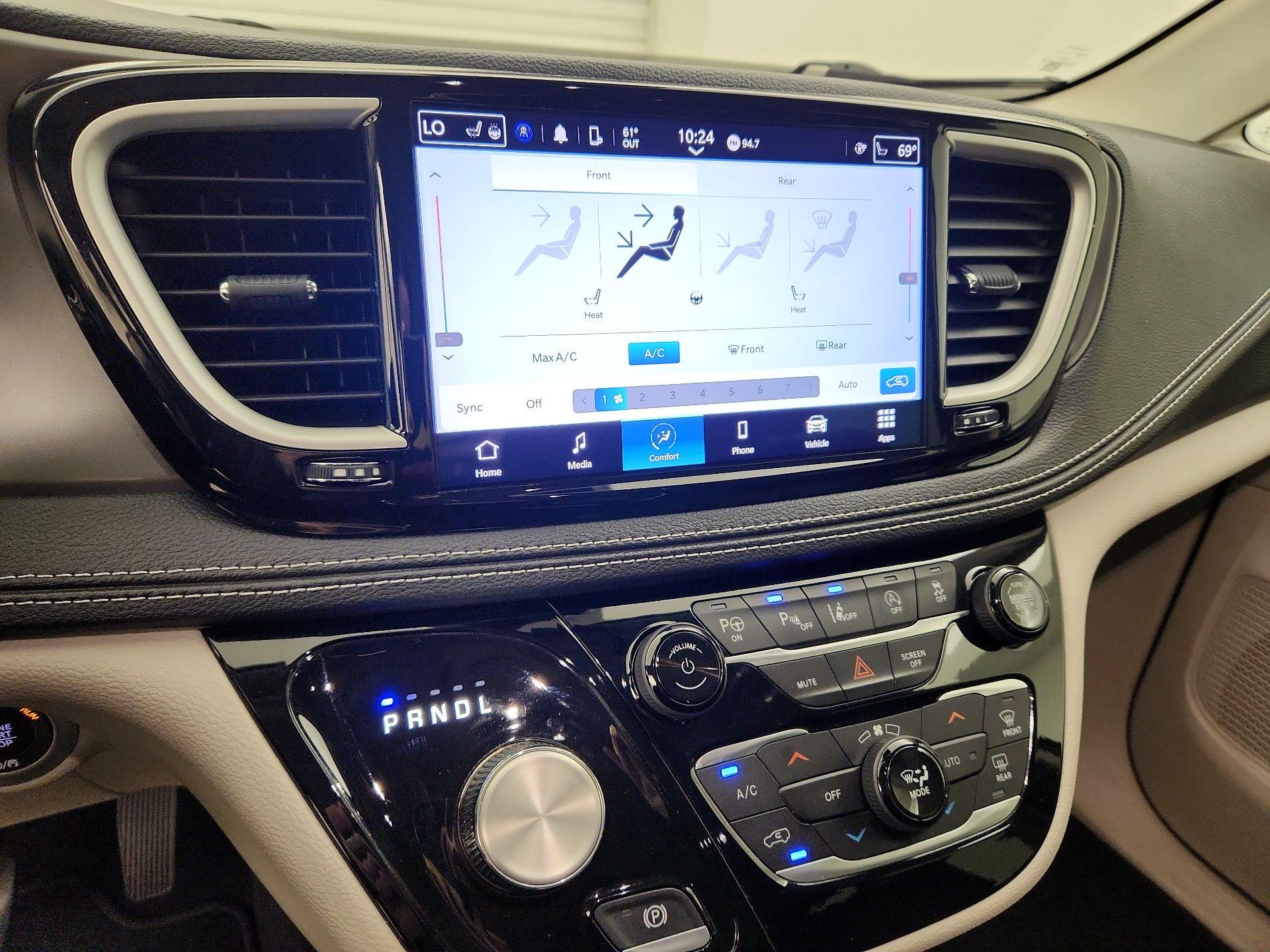 Thumbnail: 2023 Chrysler Pacifica - 16