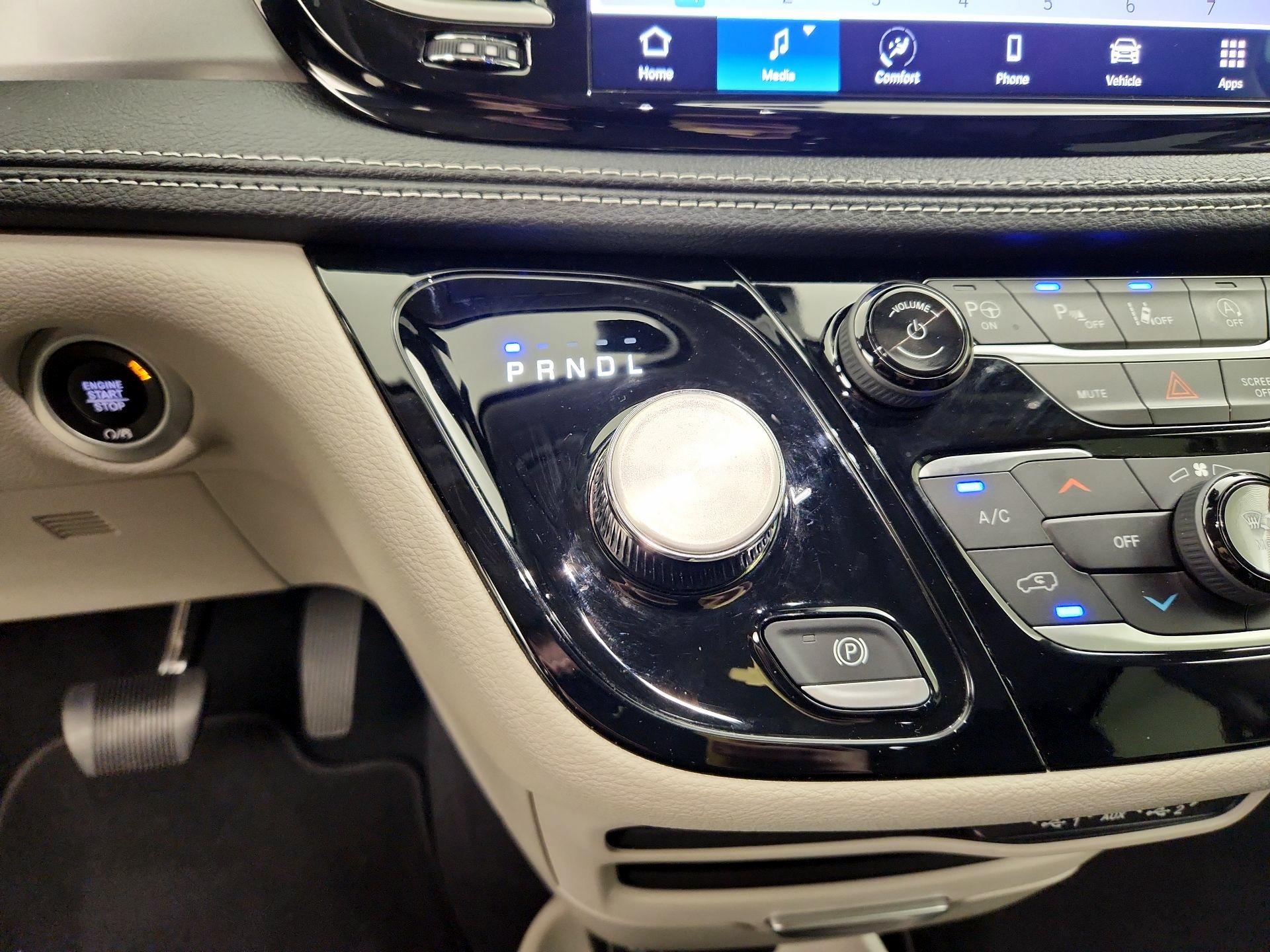 Thumbnail: 2023 Chrysler Pacifica - 17