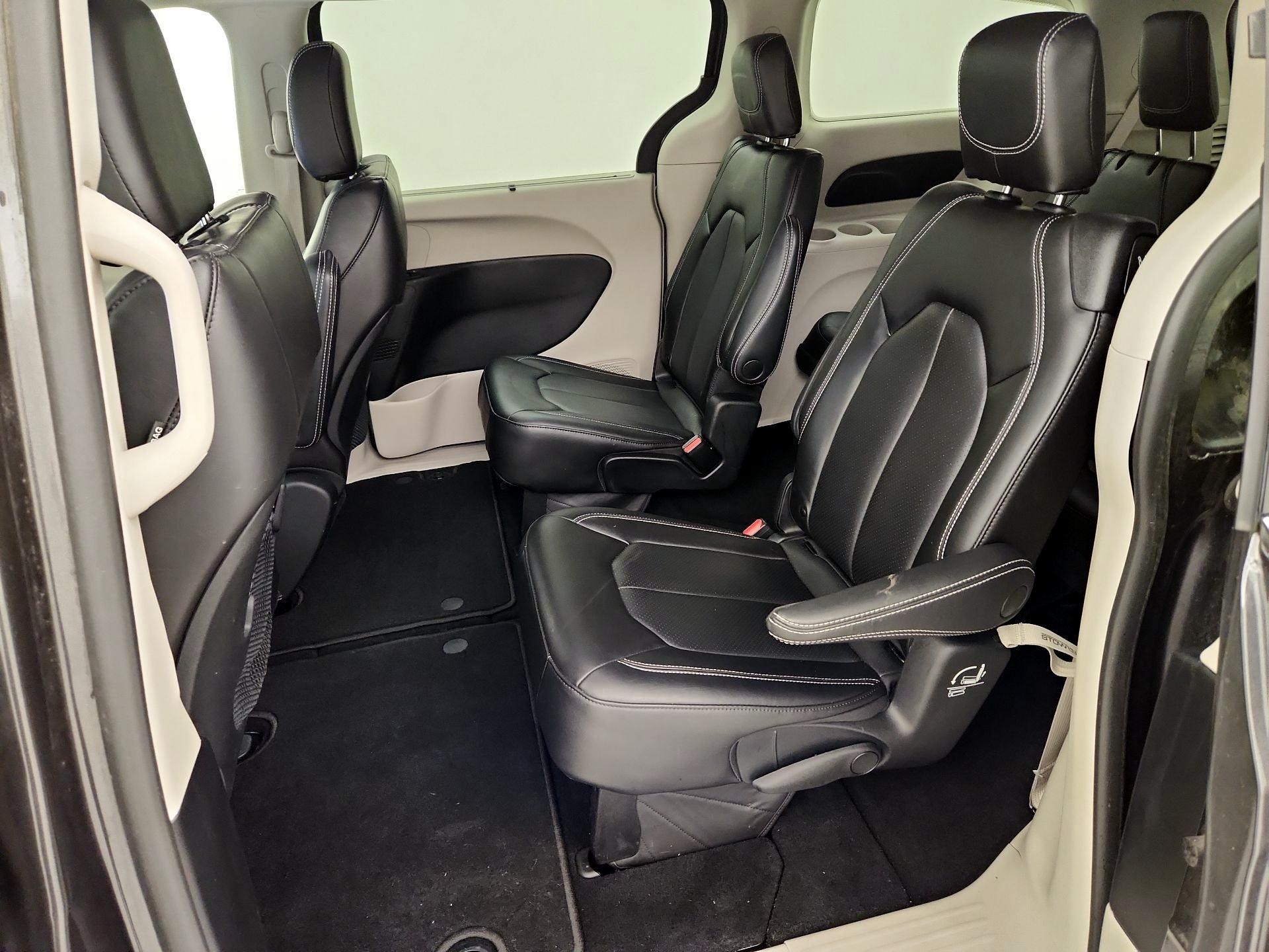 Thumbnail: 2023 Chrysler Pacifica - 19