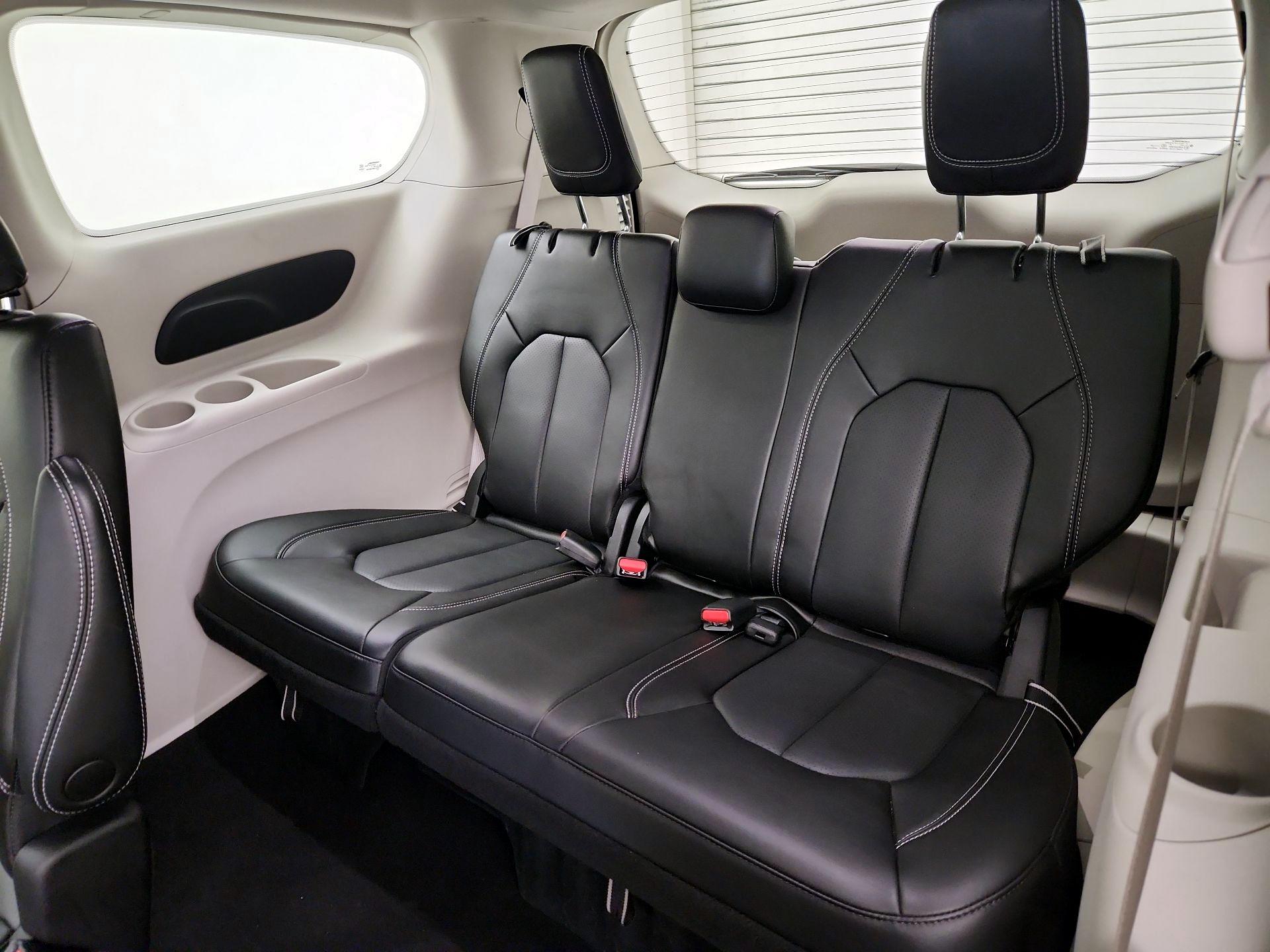 Thumbnail: 2023 Chrysler Pacifica - 20