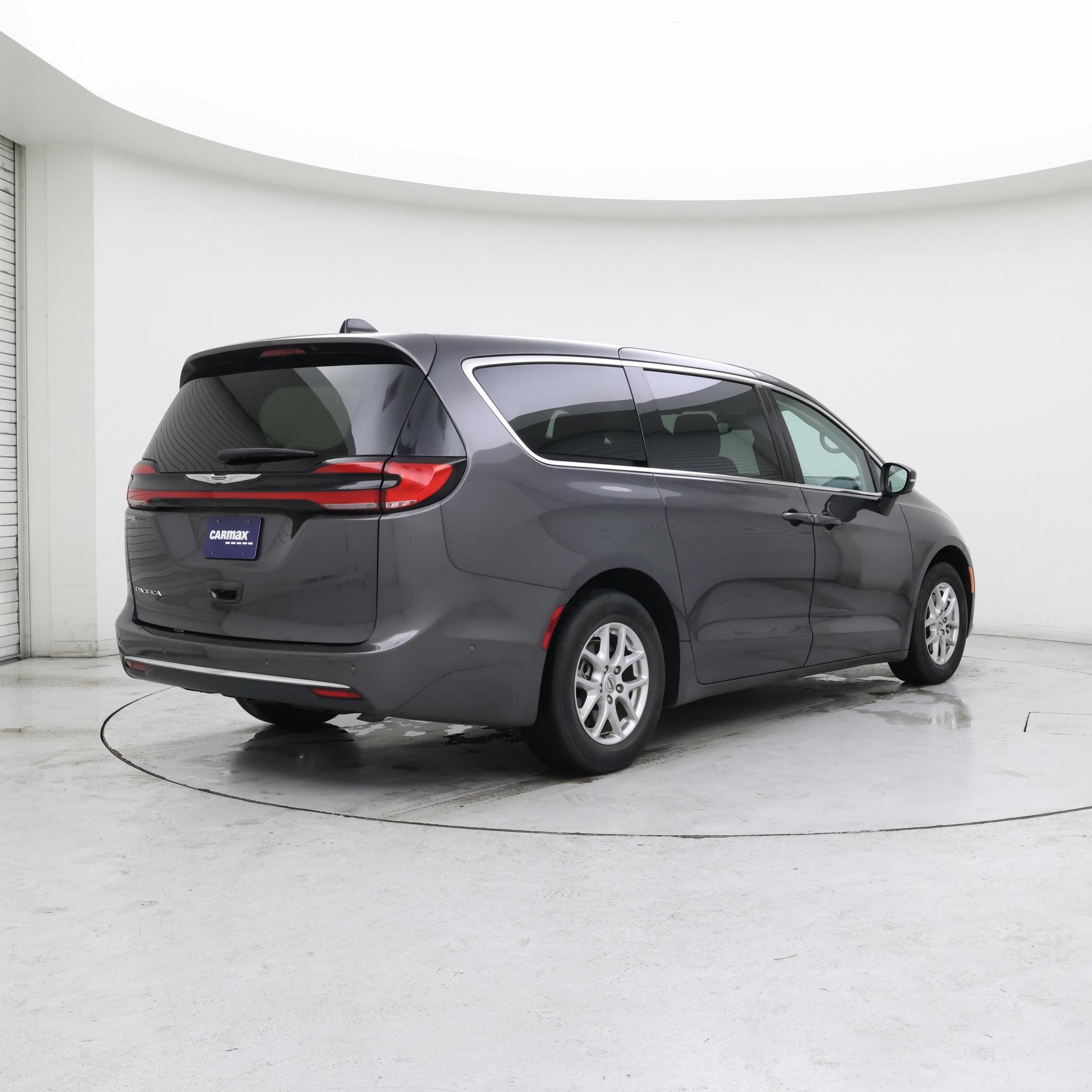 Thumbnail: 2023 Chrysler Pacifica - 8