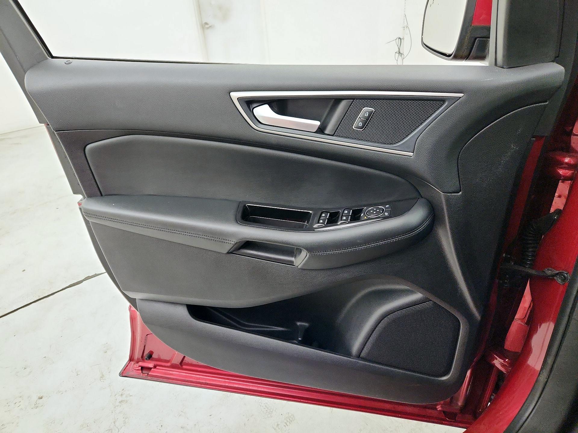 Thumbnail: 2020 Ford Edge - 12