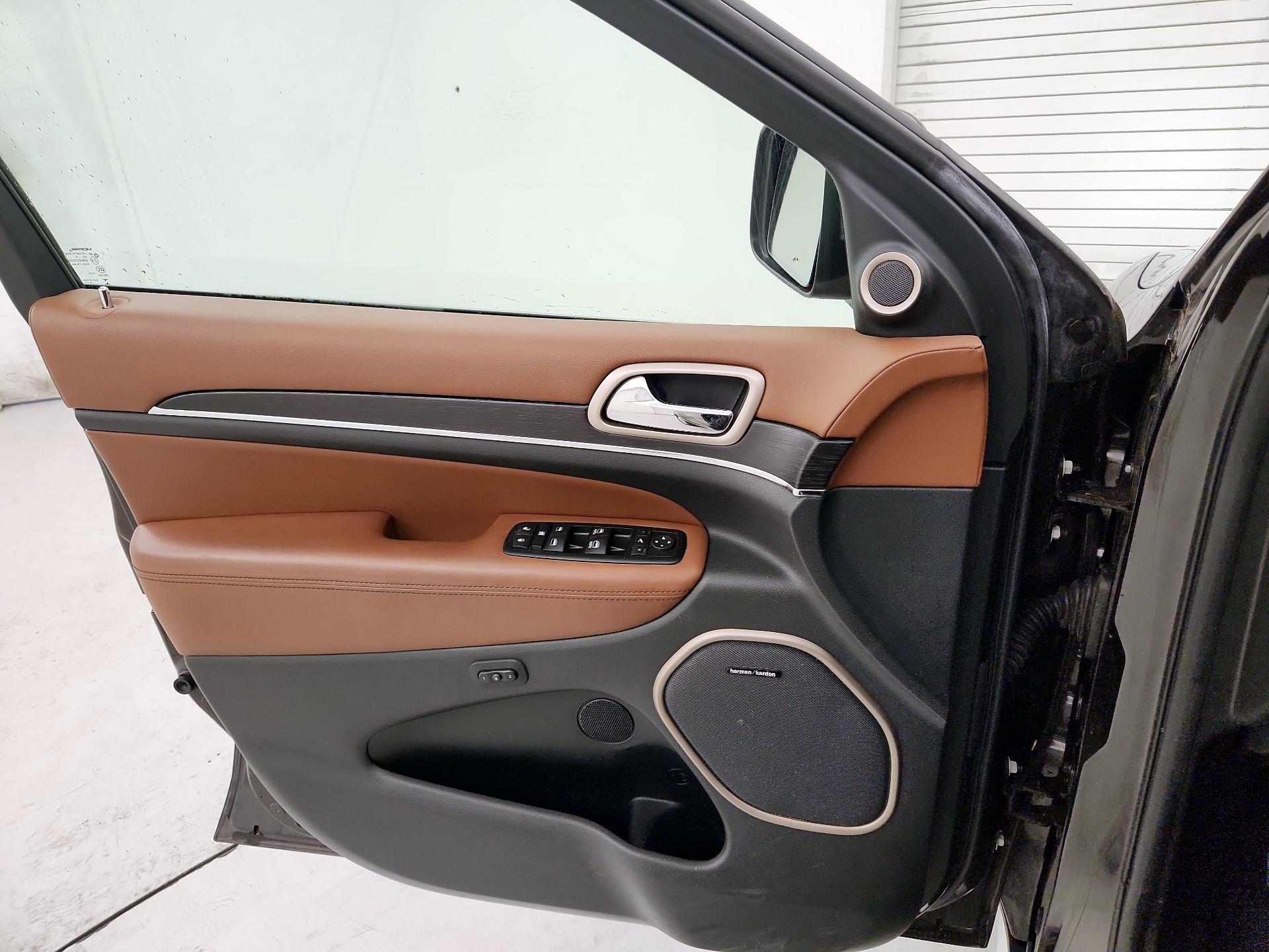 Thumbnail: 2017 Jeep Grand Cherokee - 12