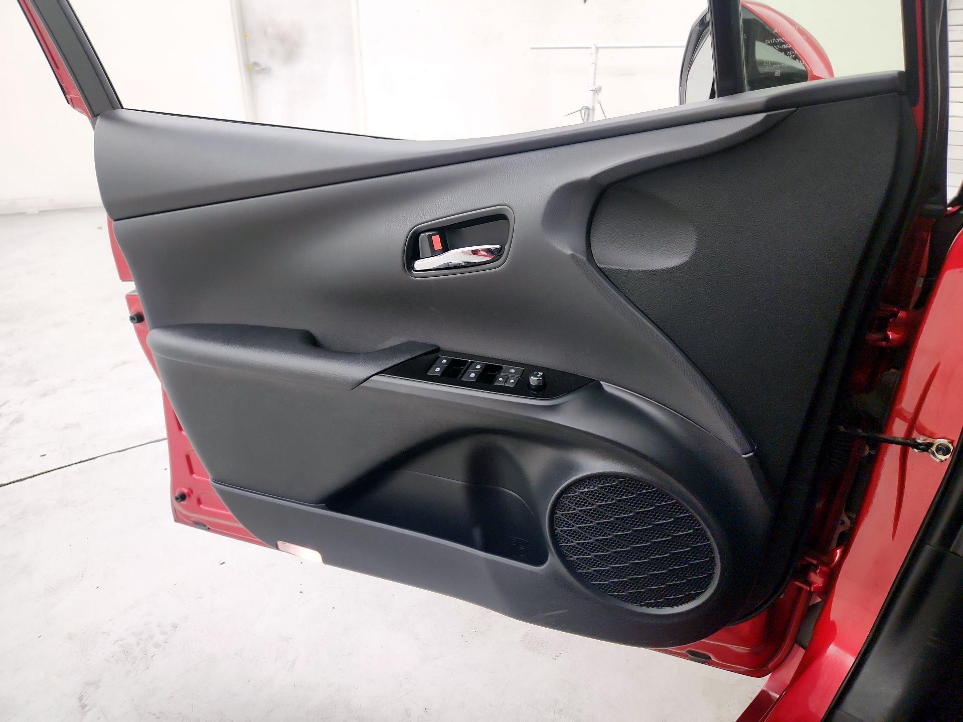 Thumbnail: 2018 Toyota Prius Prime - 12