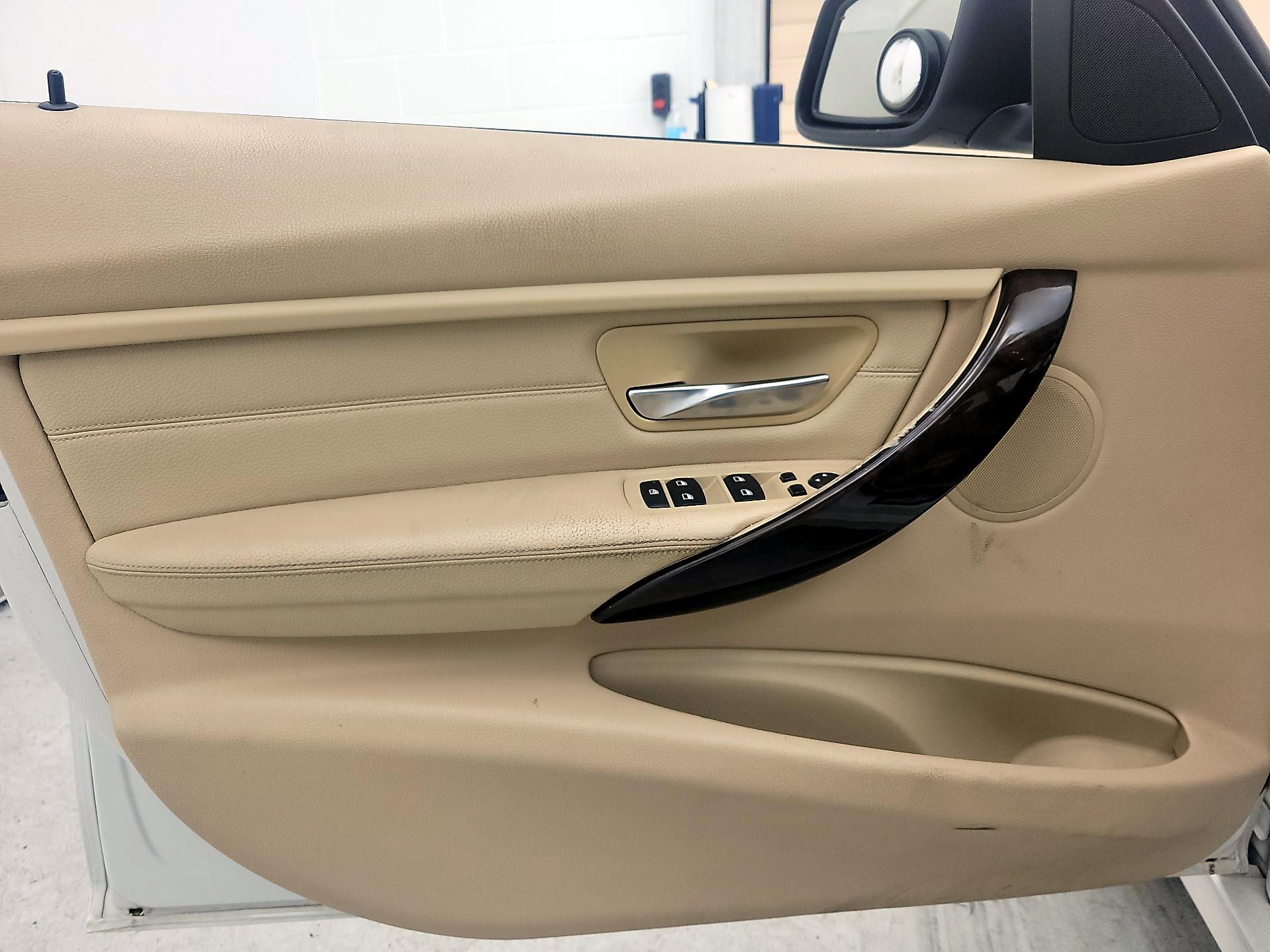 Thumbnail: 2015 BMW 3 Series - 12