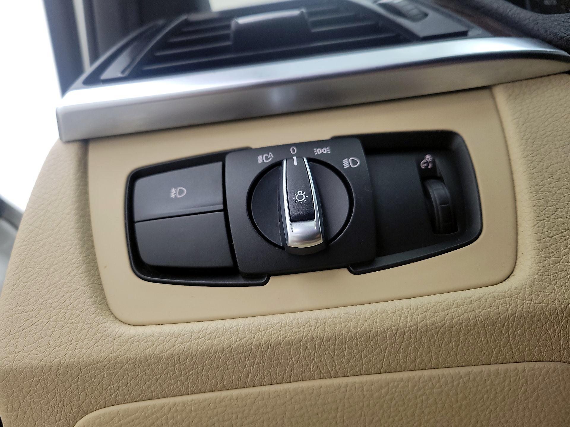 Thumbnail: 2015 BMW 3 Series - 13
