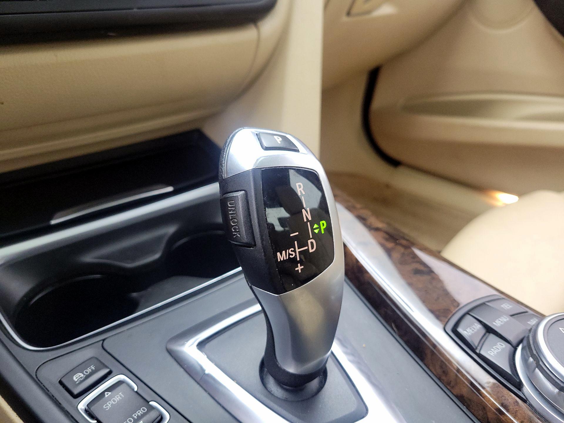 Thumbnail: 2015 BMW 3 Series - 17