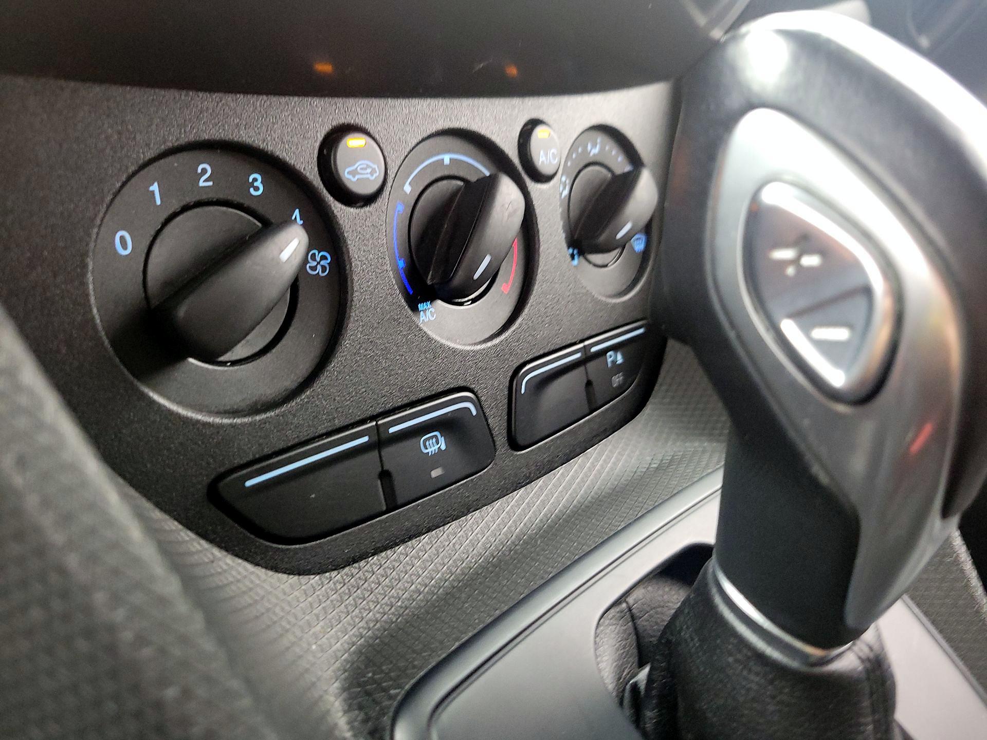 Thumbnail: 2015 Ford Transit Series - 14