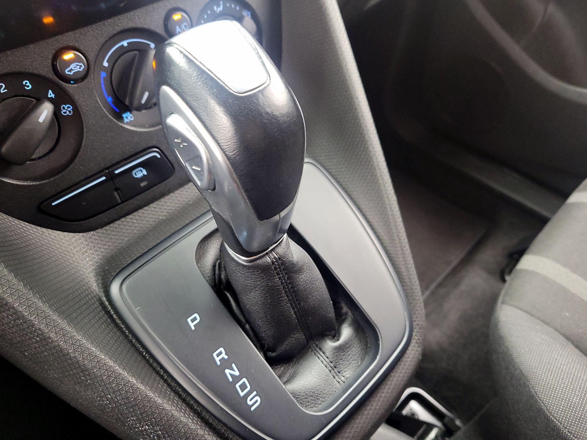 Thumbnail: 2015 Ford Transit Series - 15