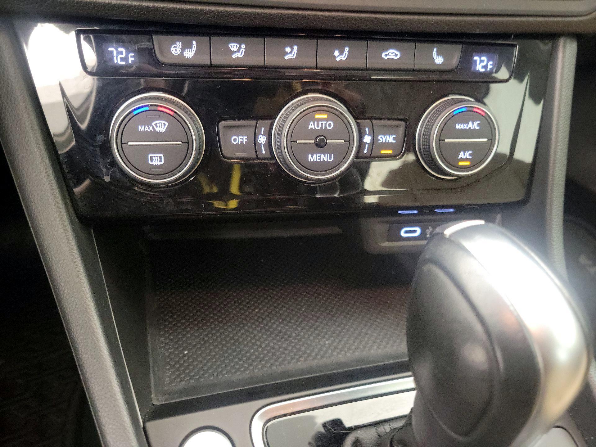 Thumbnail: 2020 Volkswagen Jetta - 16