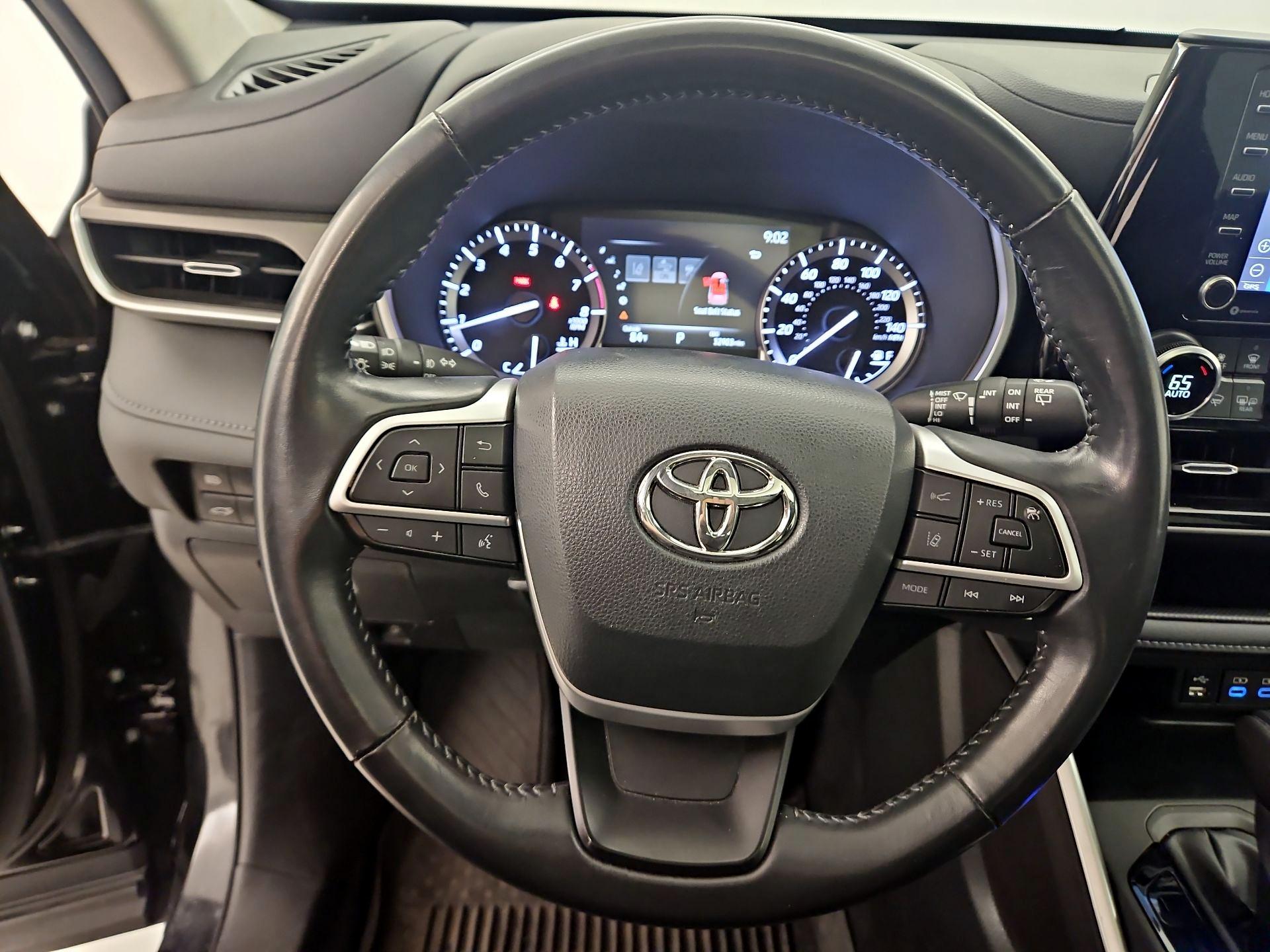 Thumbnail: 2022 Toyota Highlander - 10