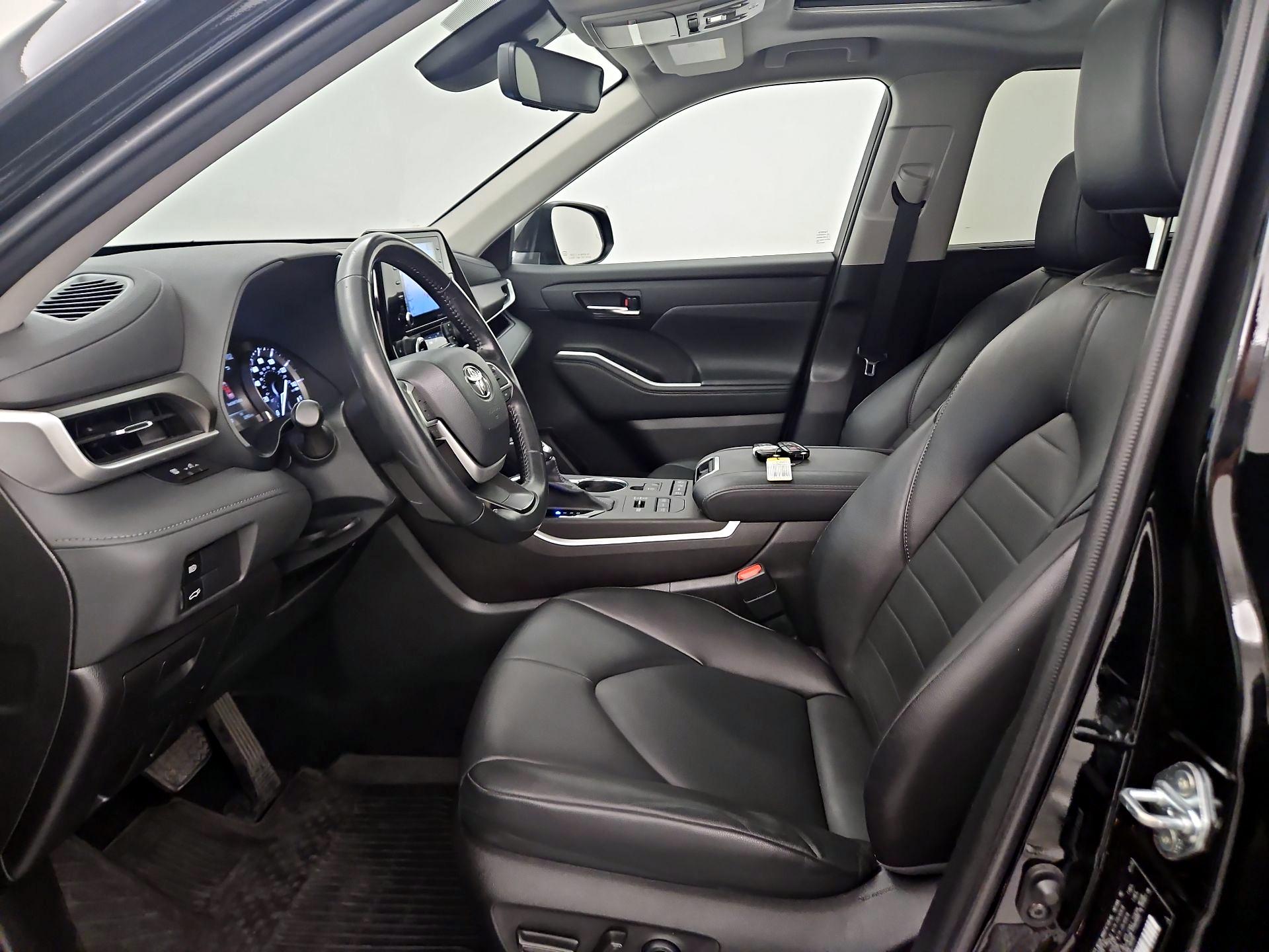 Thumbnail: 2022 Toyota Highlander - 11