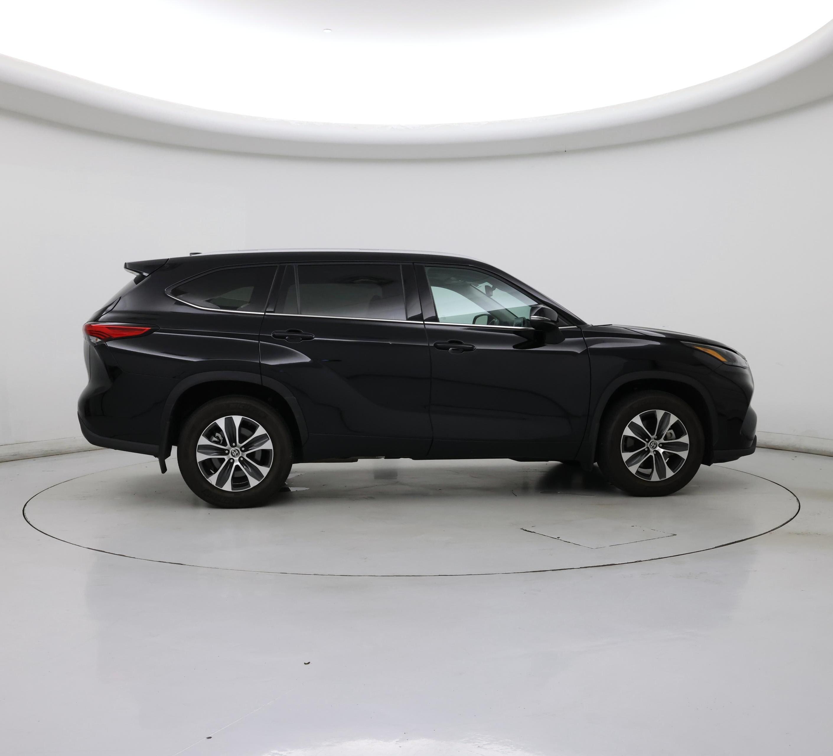 Thumbnail: 2022 Toyota Highlander - 7