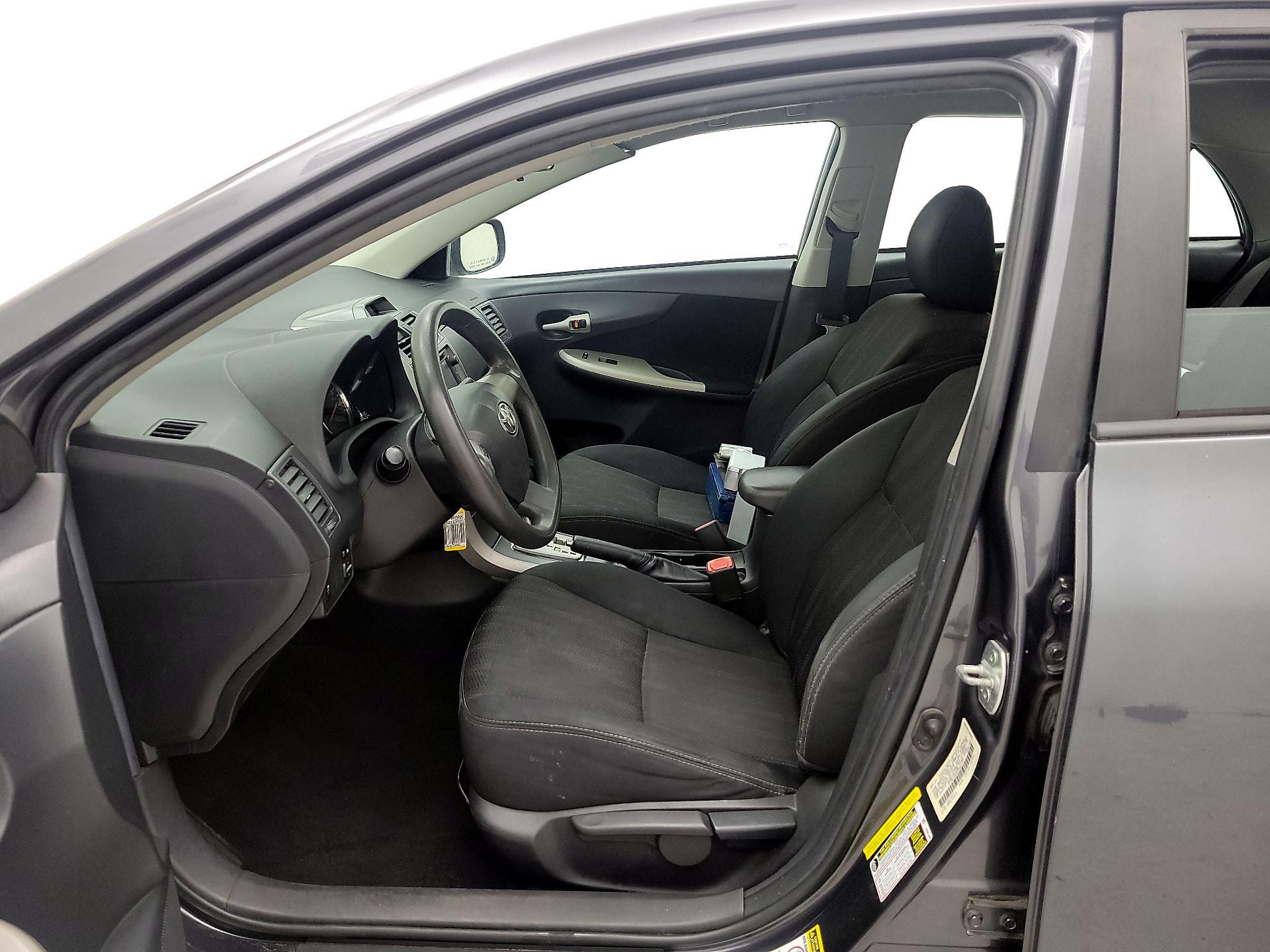 Thumbnail: 2013 Toyota Corolla - 11