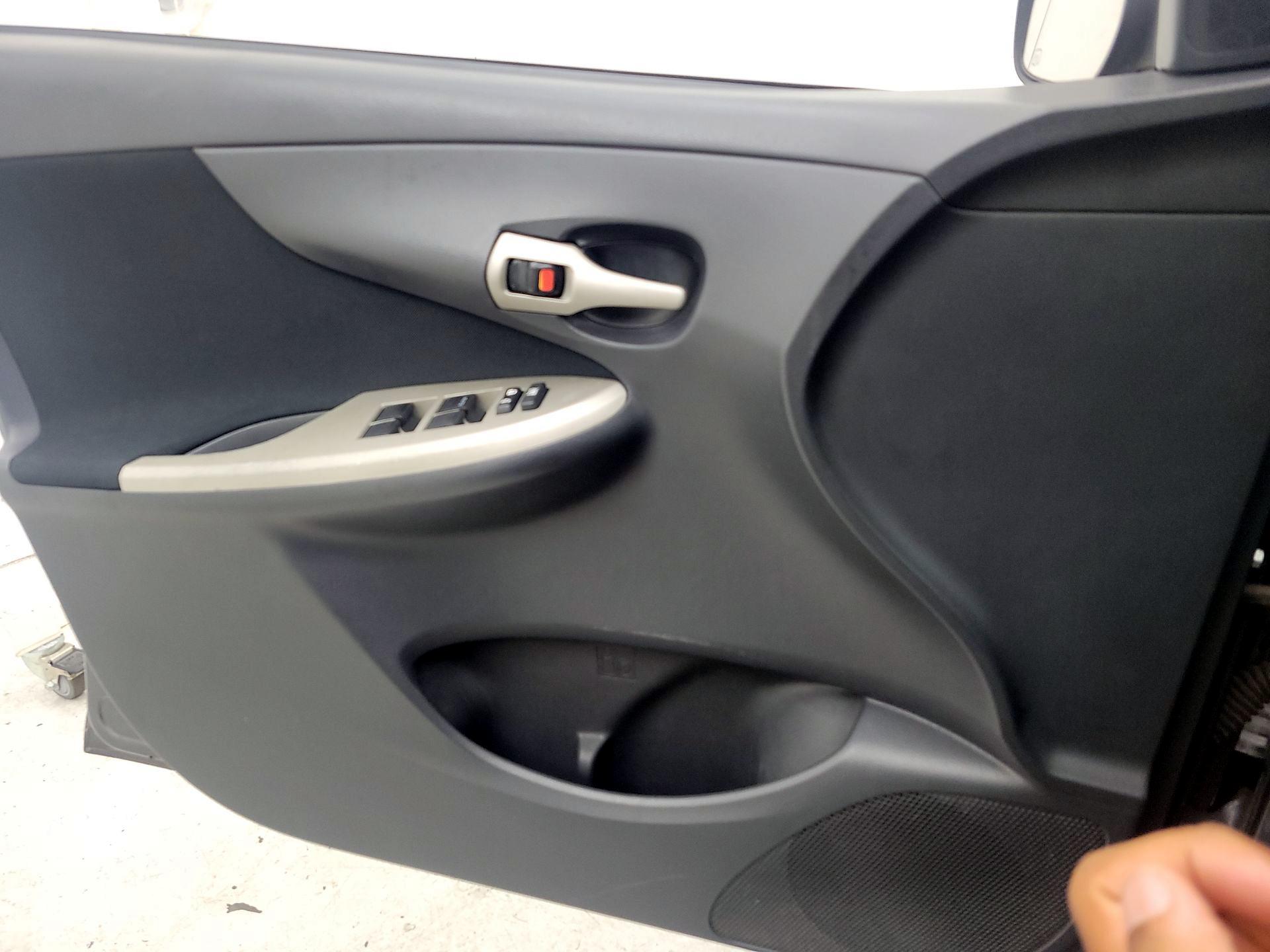 Thumbnail: 2013 Toyota Corolla - 12