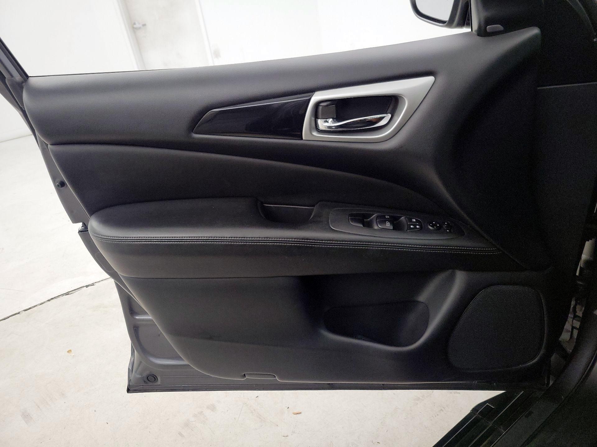Thumbnail: 2019 Nissan Pathfinder - 12