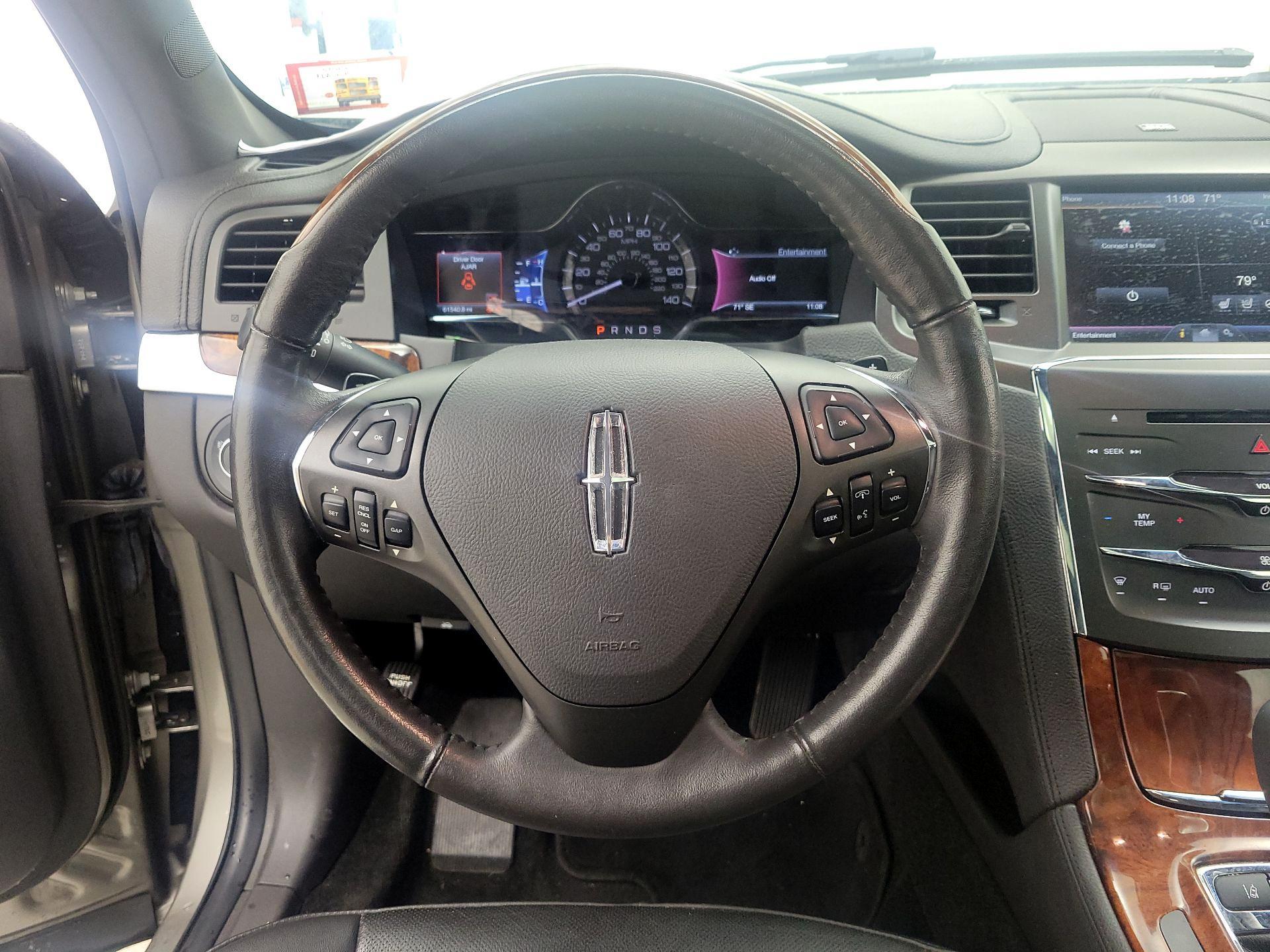 Thumbnail: 2015 Lincoln MKS - 10