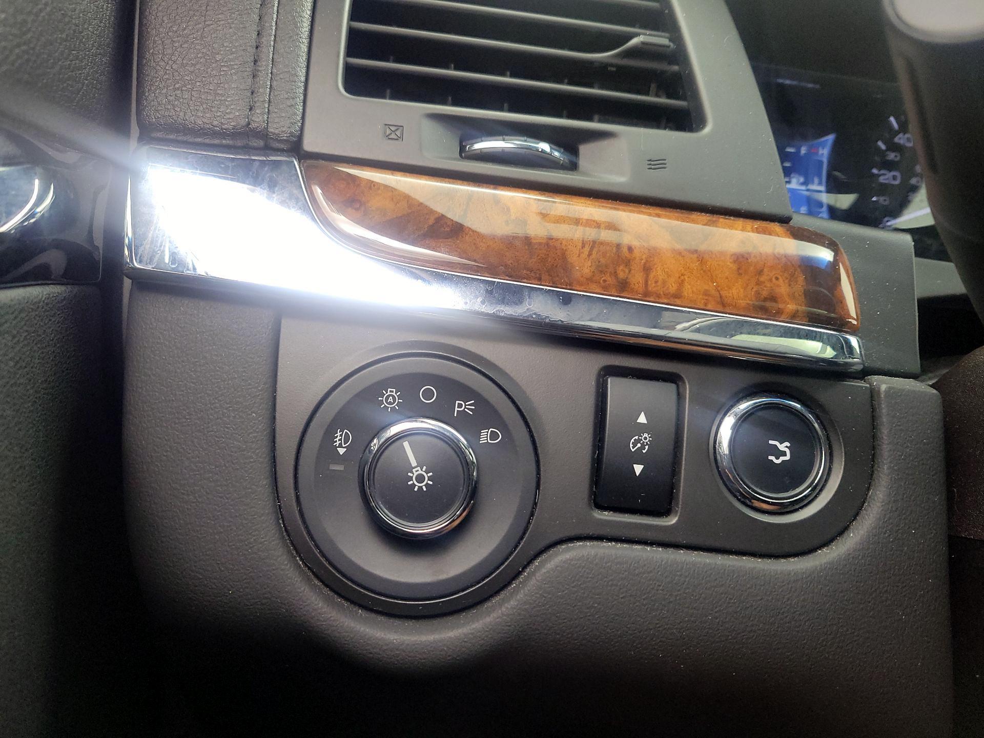 Thumbnail: 2015 Lincoln MKS - 13